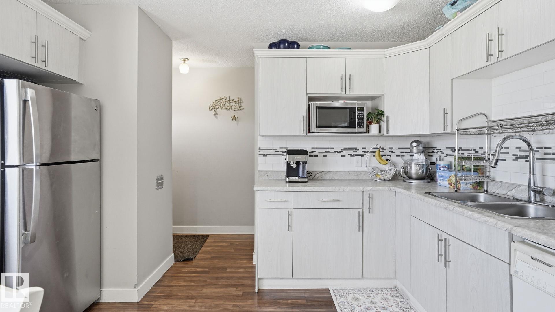 Photo 7 at 164 Mayfair Mews NW, Northmount, Edmonton