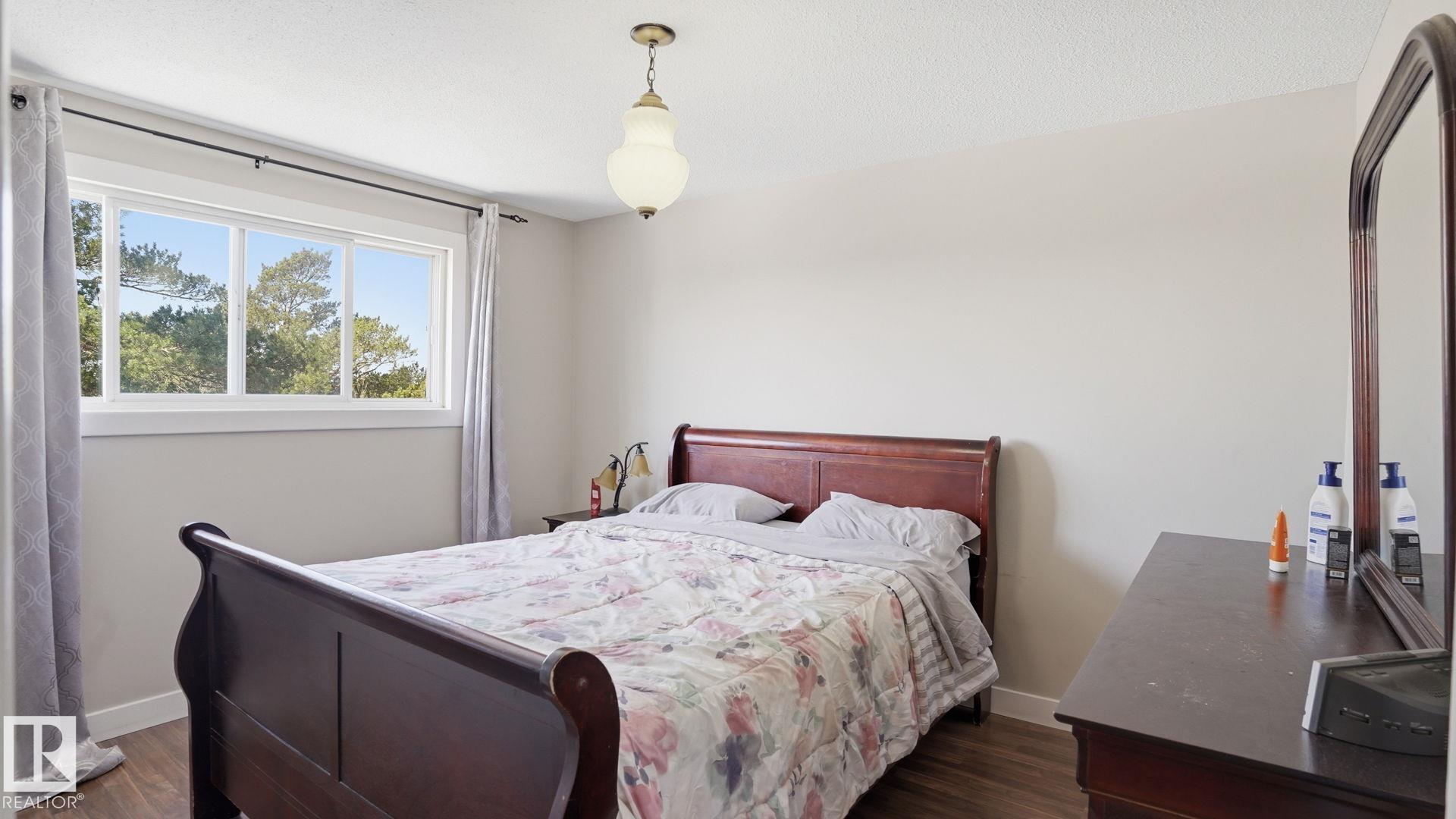 Photo 8 at 164 Mayfair Mews NW, Northmount, Edmonton