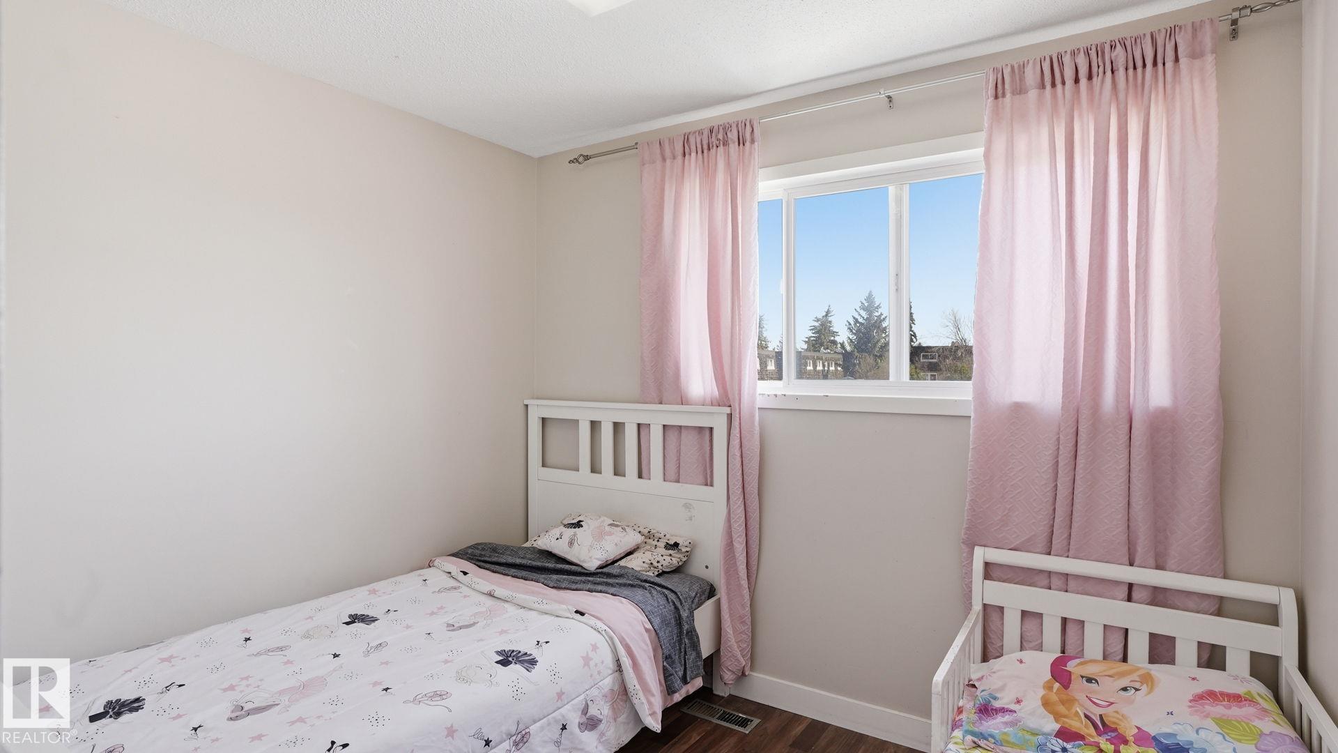 Photo 9 at 164 Mayfair Mews NW, Northmount, Edmonton