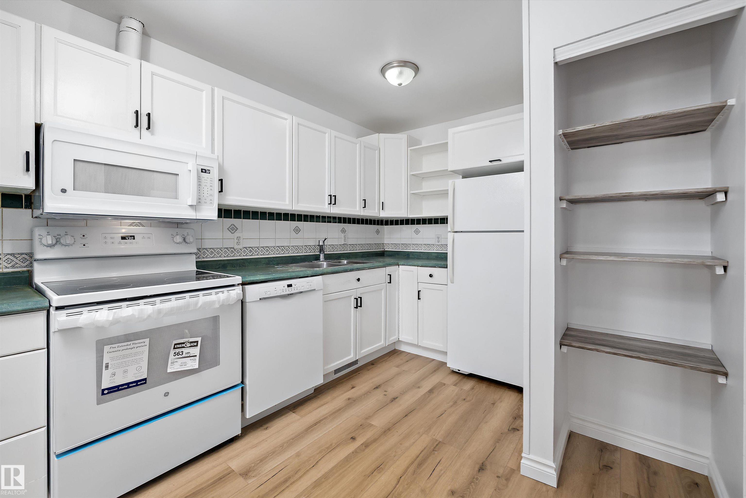 Photo 16 at 17423 92 Avenue NW, Summerlea, Edmonton