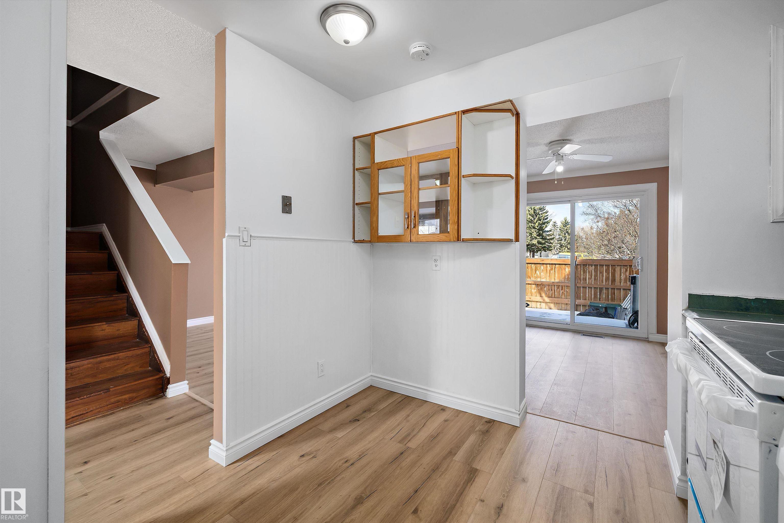 Photo 17 at 17423 92 Avenue NW, Summerlea, Edmonton