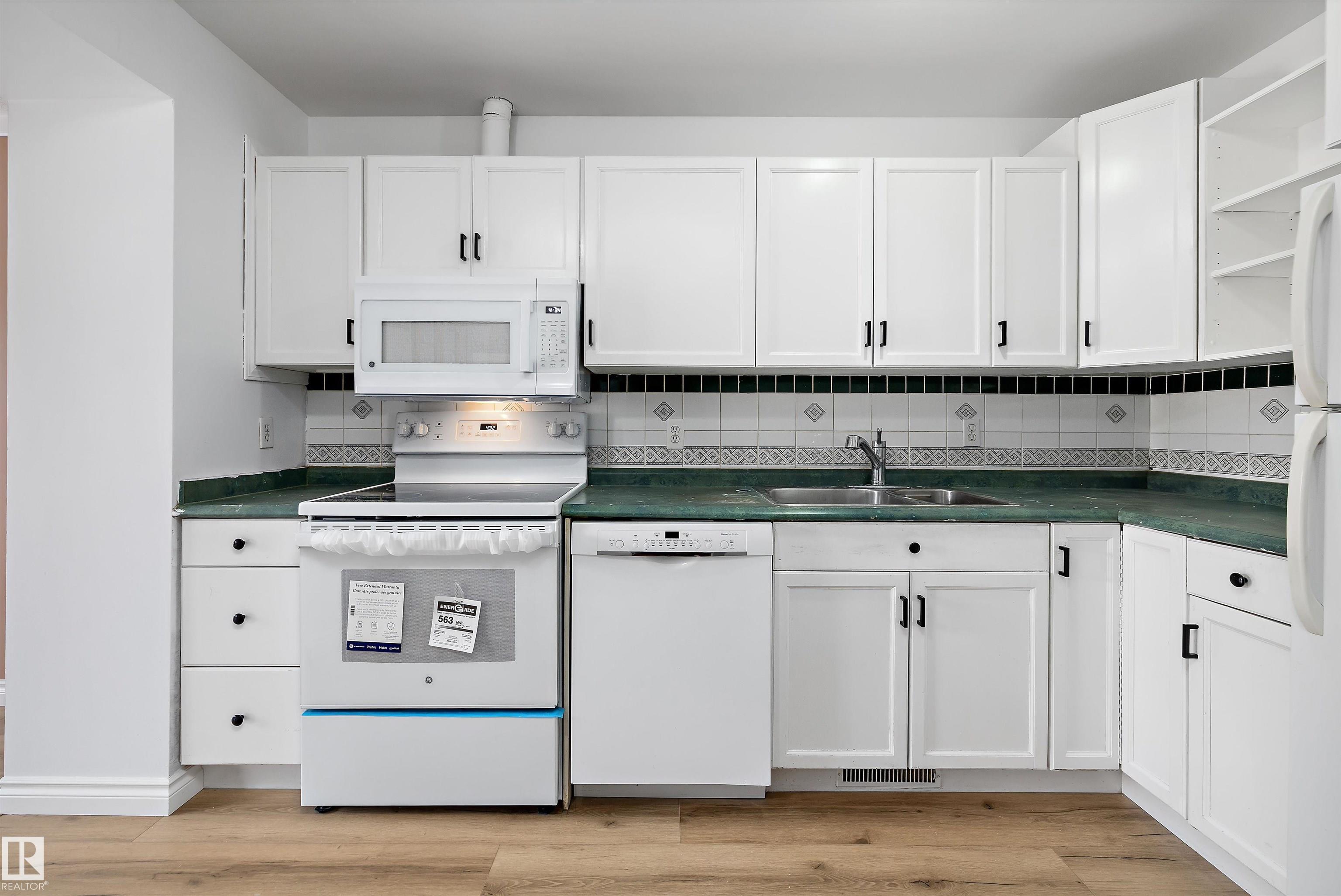 Photo 18 at 17423 92 Avenue NW, Summerlea, Edmonton