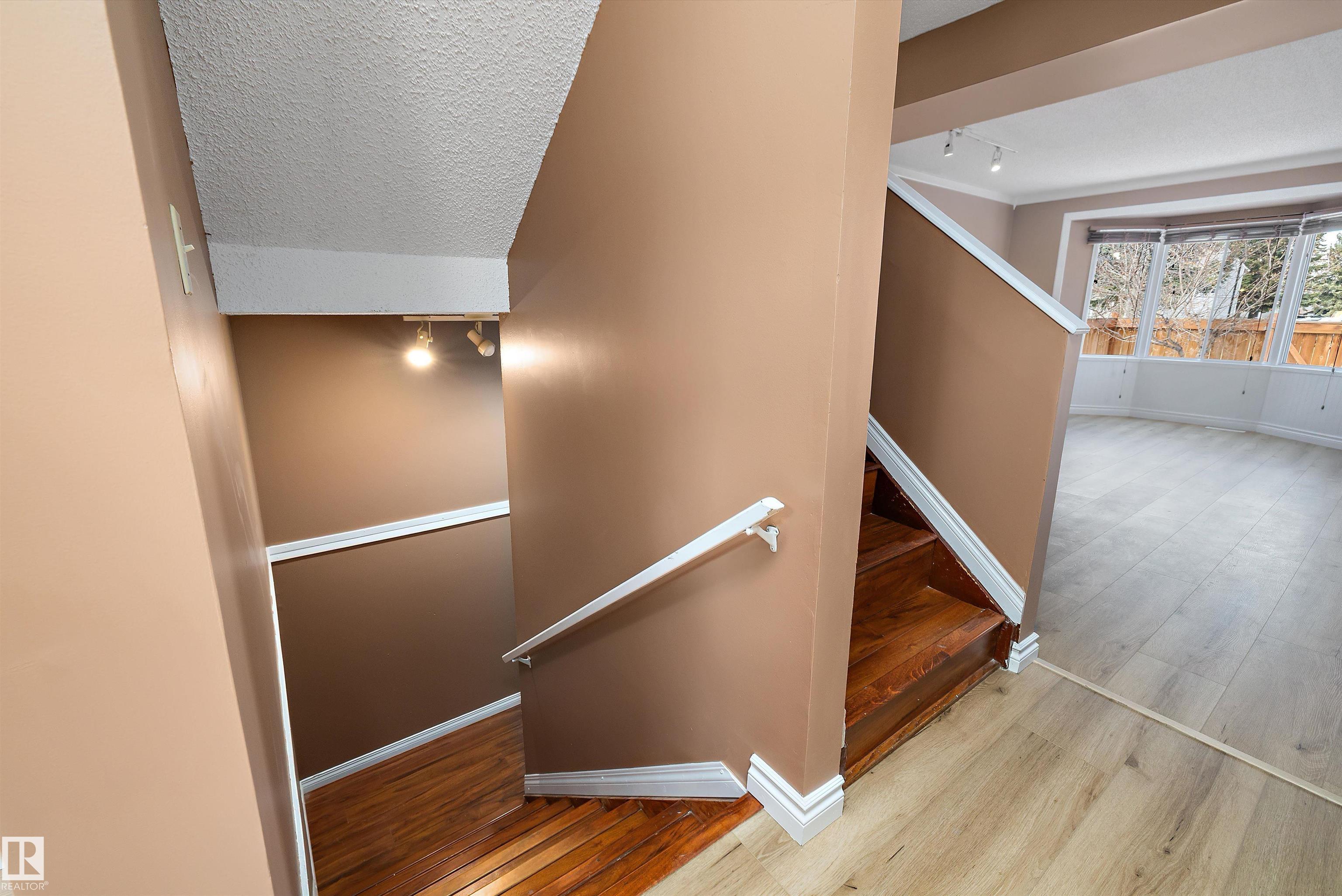 Photo 34 at 17423 92 Avenue NW, Summerlea, Edmonton