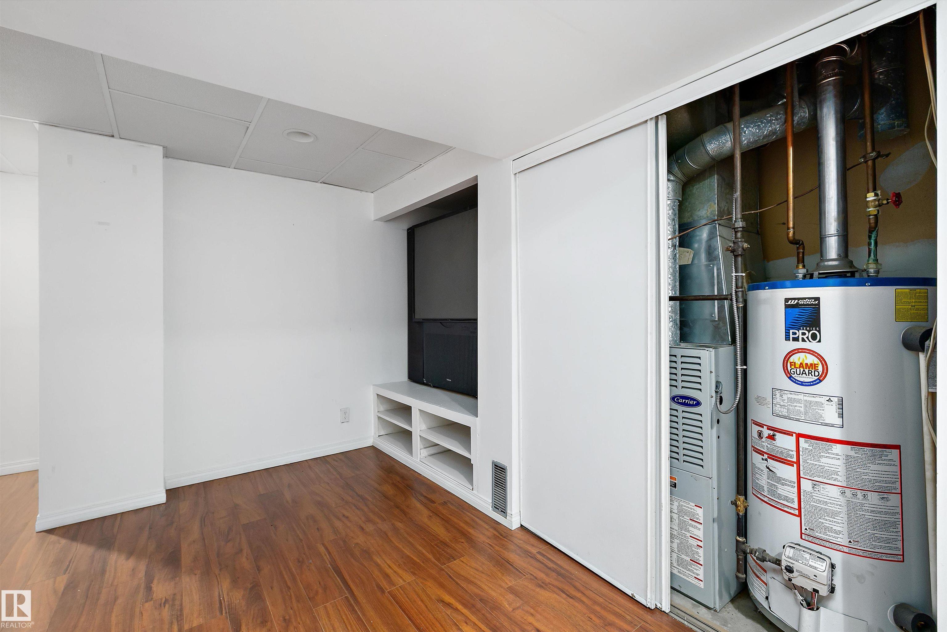 Photo 39 at 17423 92 Avenue NW, Summerlea, Edmonton