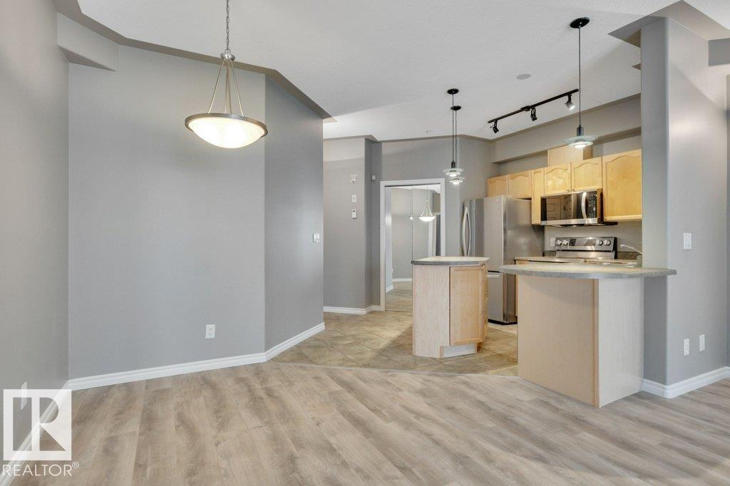 Photo 13 at 203 - 10046 110 Street NW, Wîhkwêntôwin, Edmonton