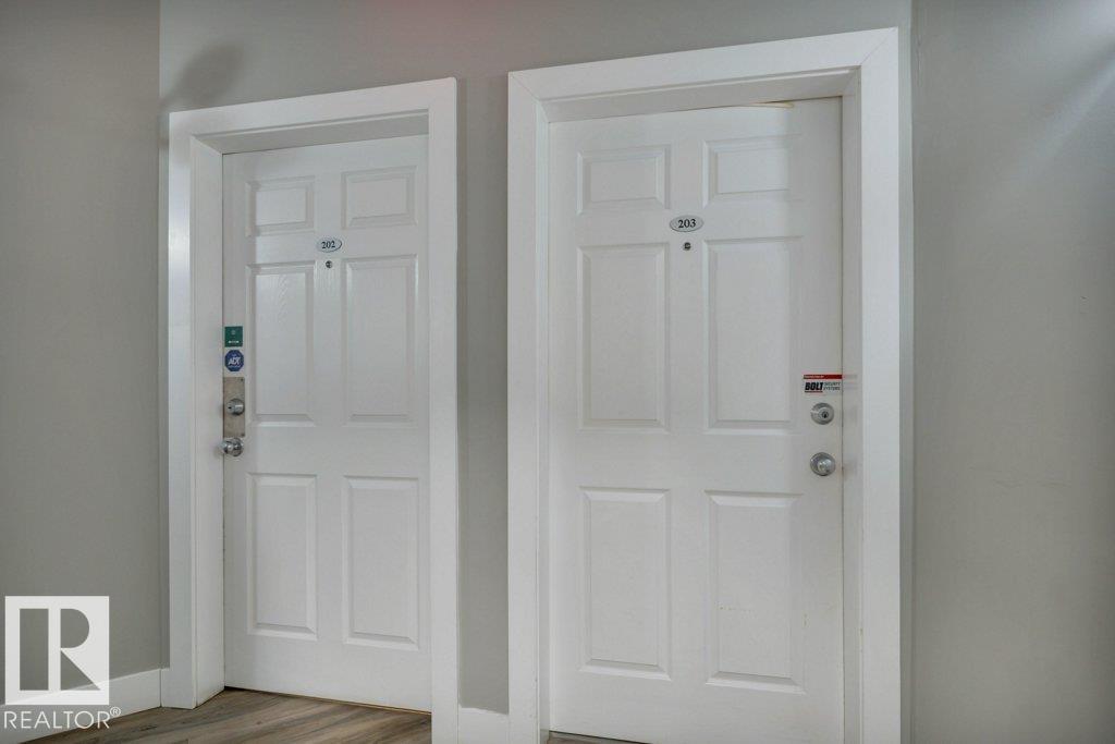 203 - 10046 110 Street NW, Wîhkwêntôwin, Edmonton