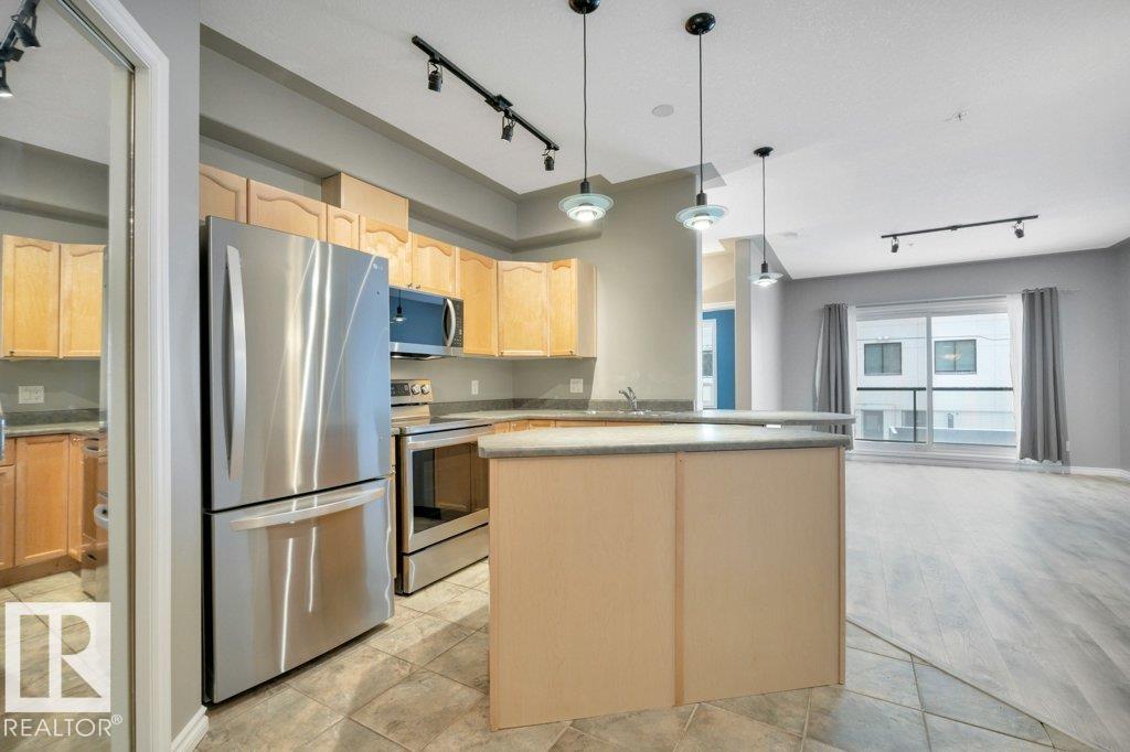 Photo 8 at 203 - 10046 110 Street NW, Wîhkwêntôwin, Edmonton