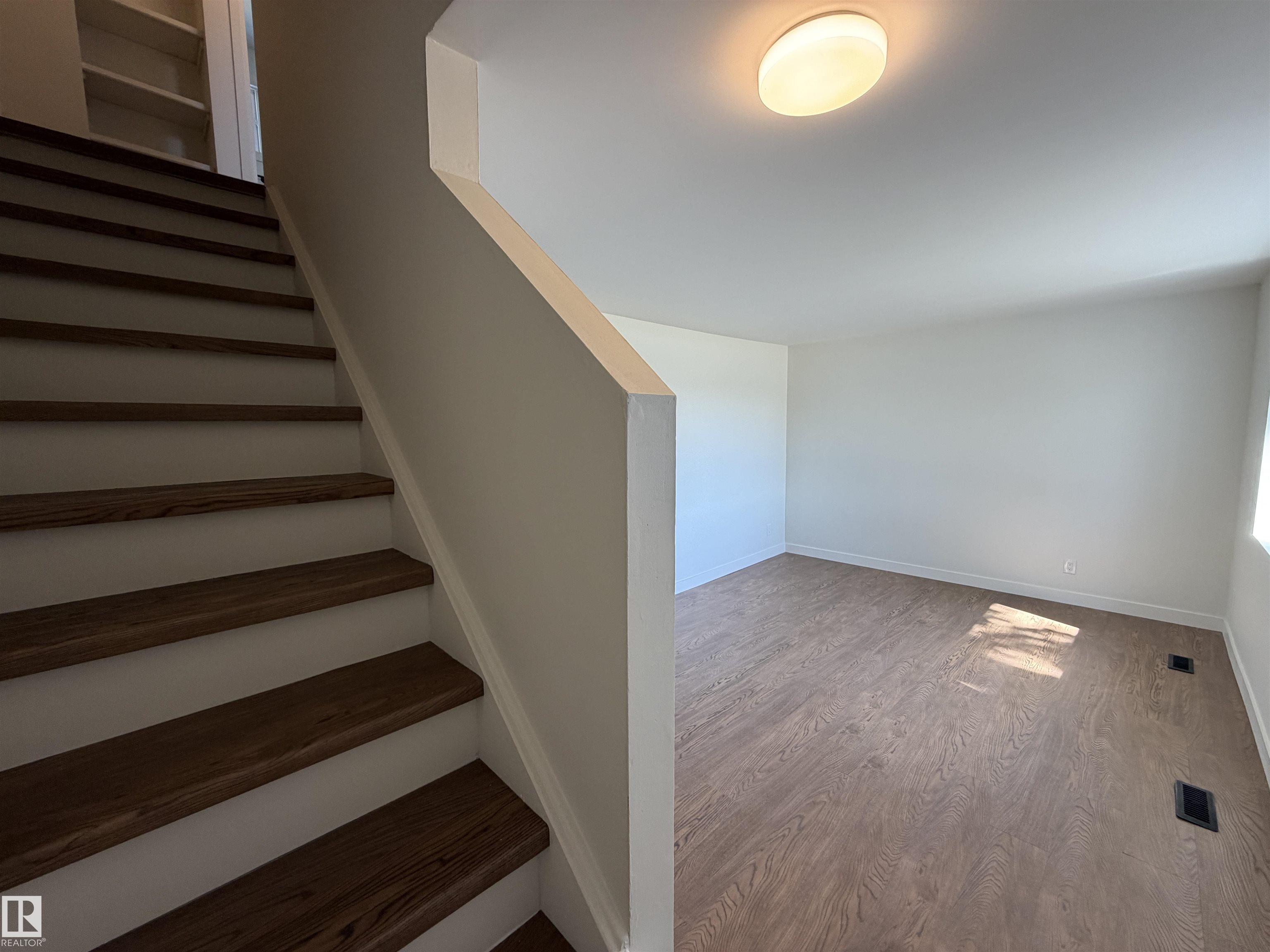 Photo 17 at 404 Hermitage Road NW, Homesteader, Edmonton