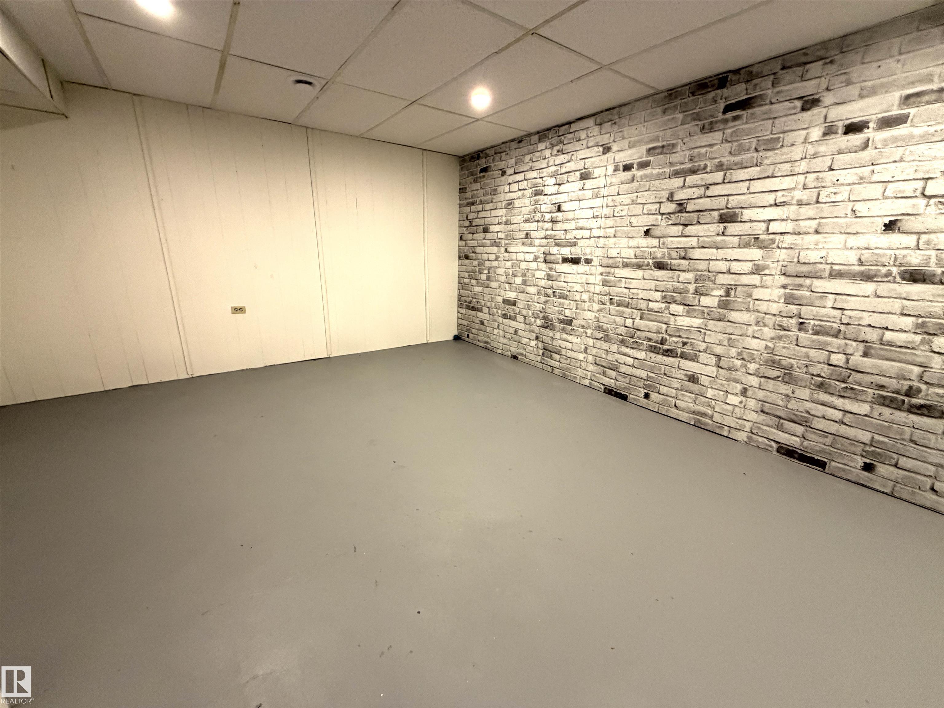 Photo 19 at 404 Hermitage Road NW, Homesteader, Edmonton