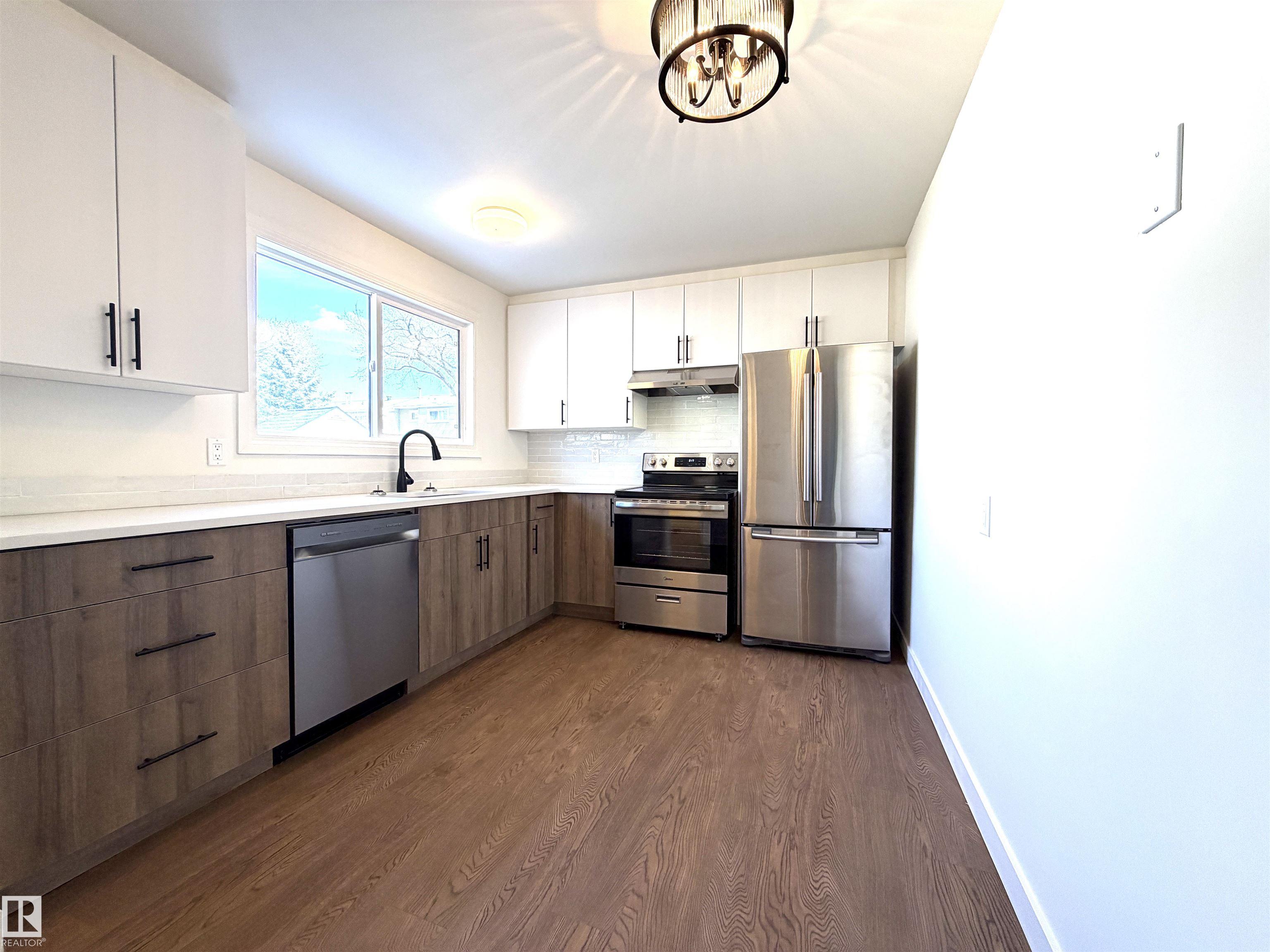 Photo 6 at 404 Hermitage Road NW, Homesteader, Edmonton