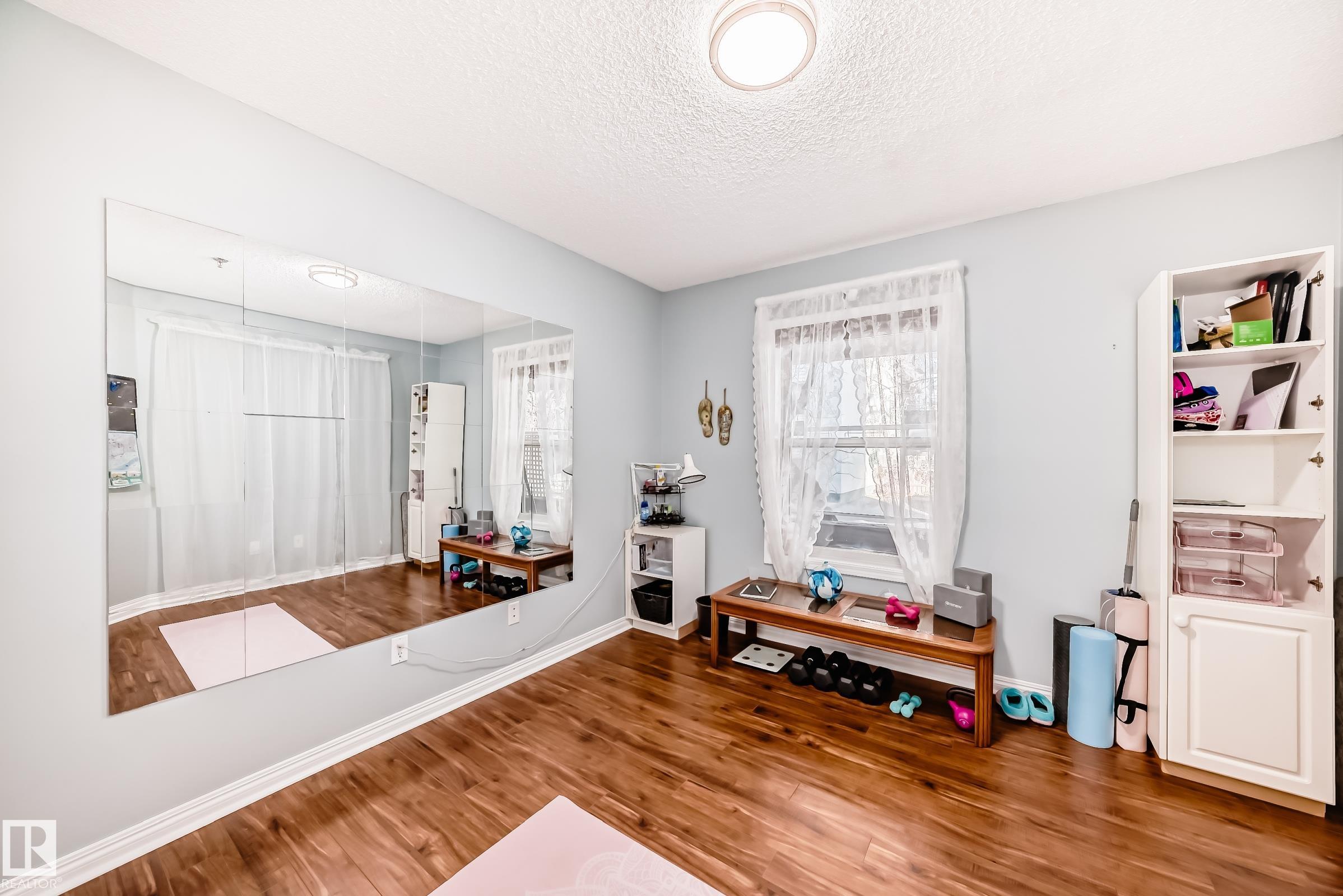 https://zimg.paragon.ice.com/ParagonImages/Property/PM/RAE/225397344/10/0/0/0bafe159f9b34c548a6ab6de442912d0/1/908d11ffe8870920d1e81e0a428f5e5c/225397344-9b3c0fb3-e101-4550-84c7-d8de6561ec02.JPG