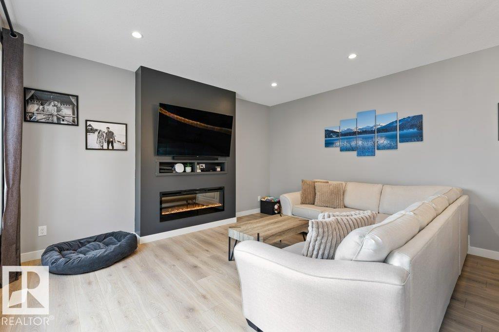 20008 18 Avenue NW, Stillwater, Edmonton