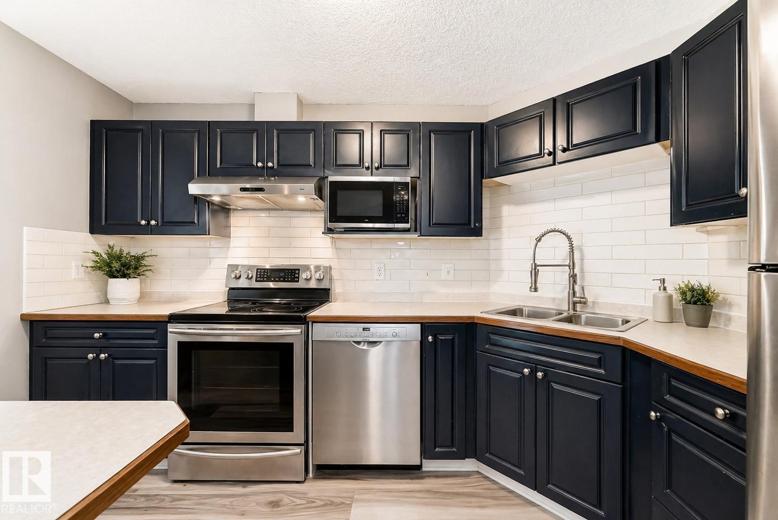 102 - 16221 95 Street NW, Eaux Claires, Edmonton