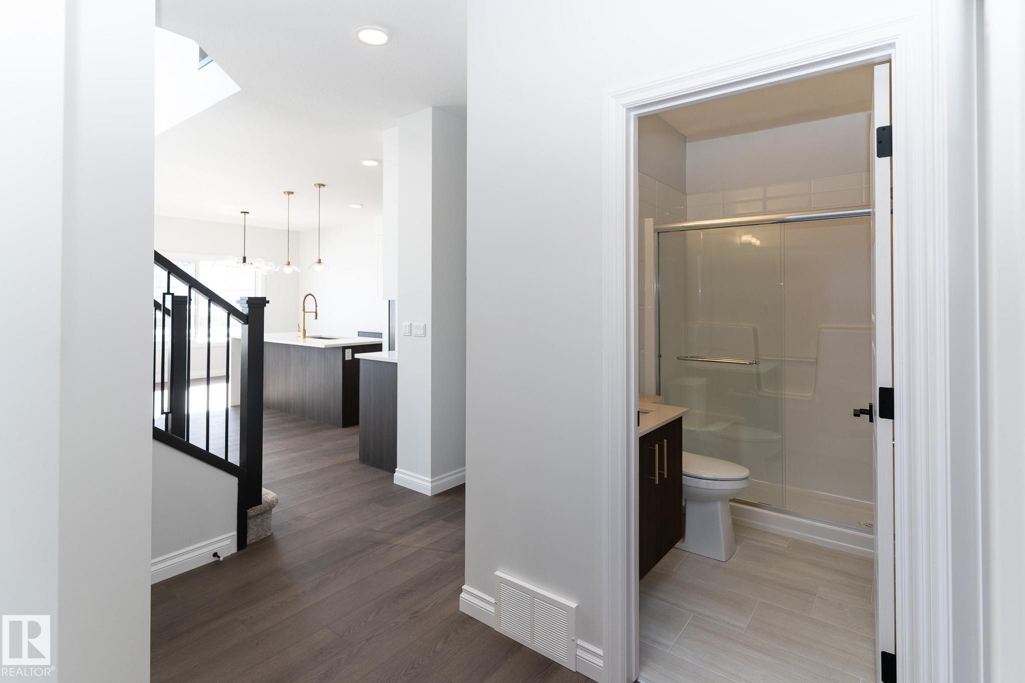 Photo 17 at 911 18 Avenue NW, Aster, Edmonton