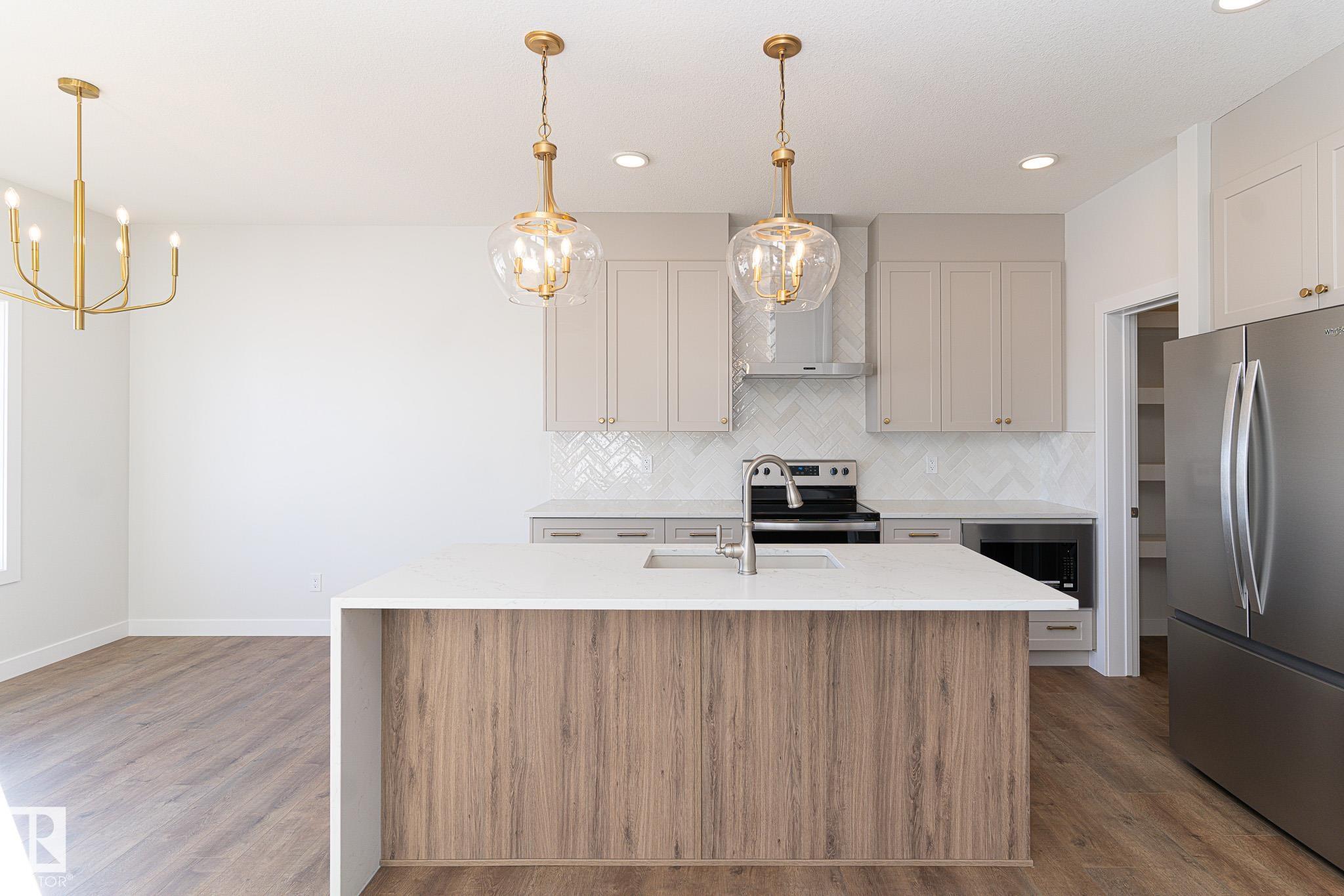 Photo 12 at 935 18 Avenue NW, Aster, Edmonton