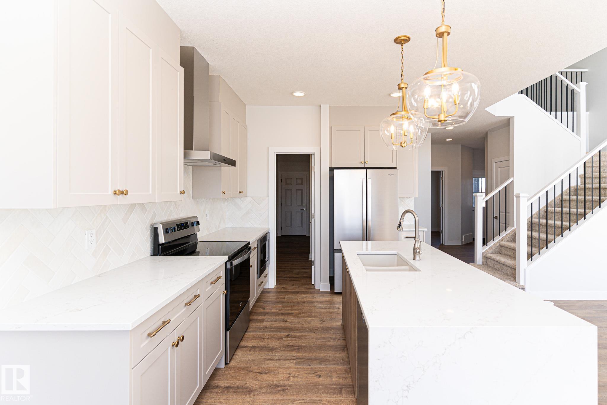 Photo 10 at 935 18 Avenue NW, Aster, Edmonton