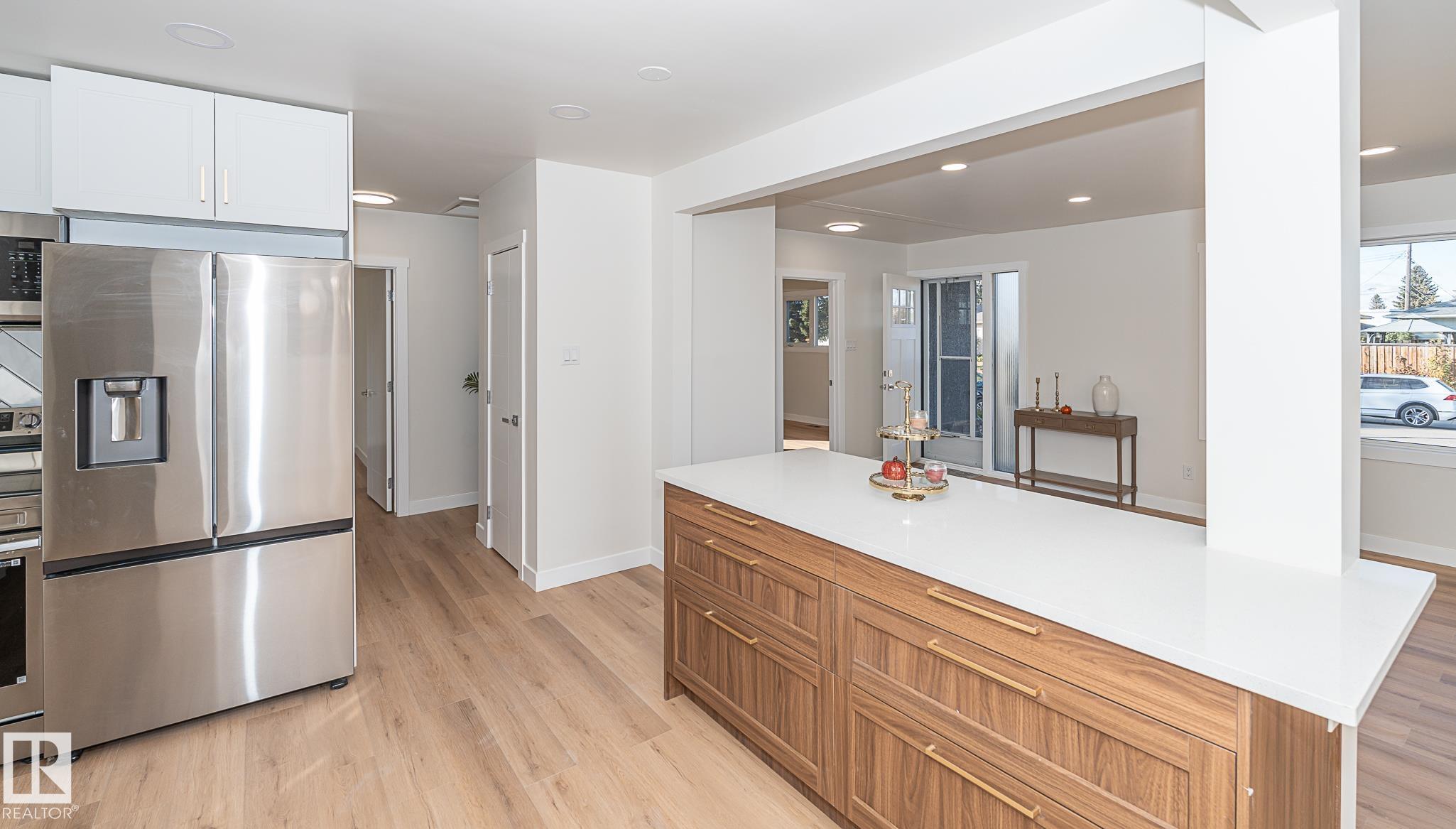 Photo 11 at 6807 98a Avenue NW, Terrace Heights, Edmonton