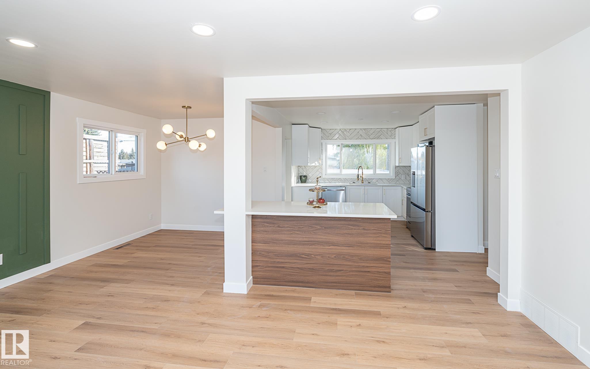 Photo 7 at 6807 98a Avenue NW, Terrace Heights, Edmonton