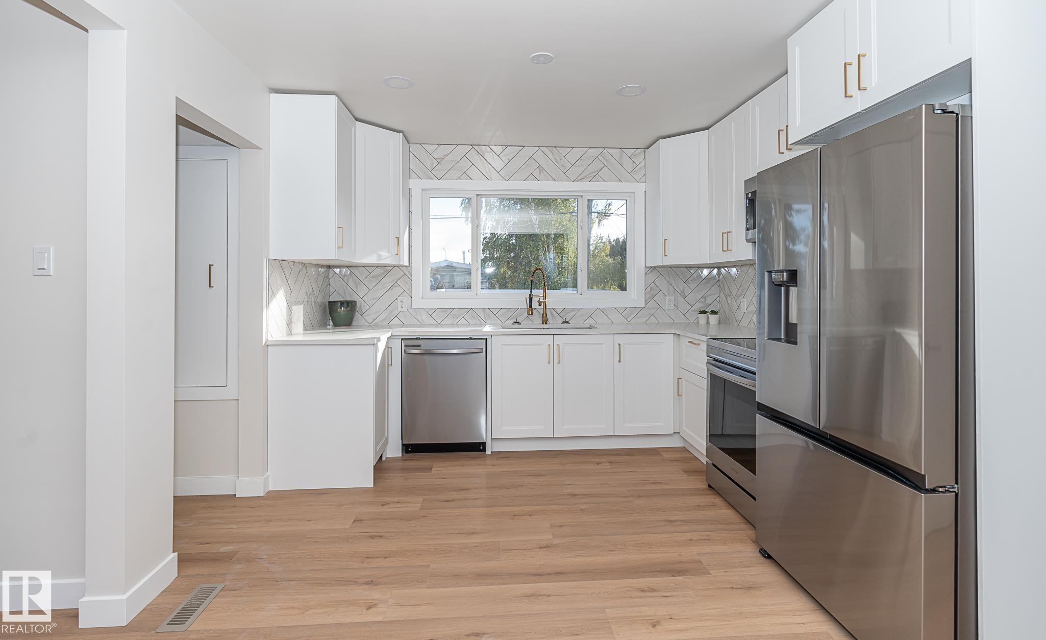 Photo 8 at 6807 98a Avenue NW, Terrace Heights, Edmonton