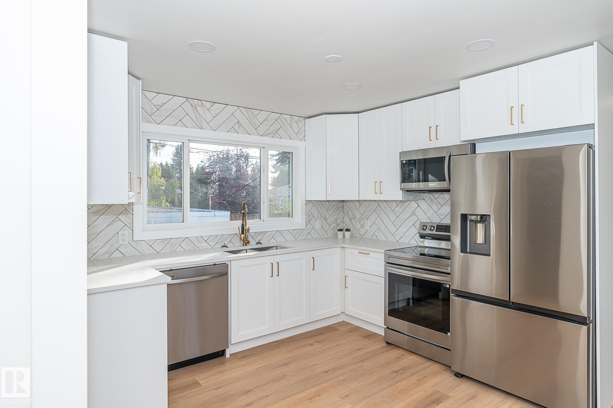 Photo 10 at 6807 98a Avenue NW, Terrace Heights, Edmonton