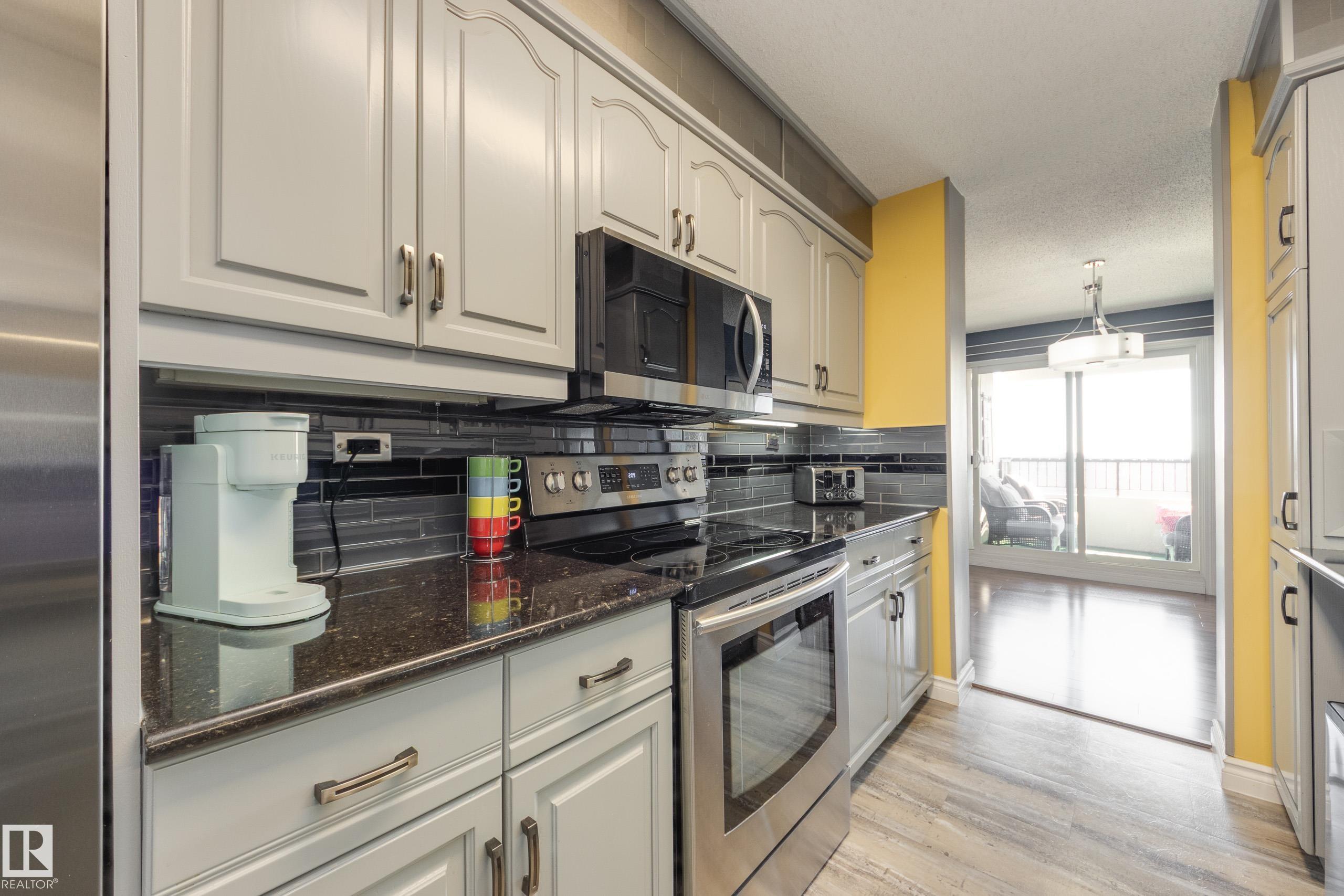 Photo 7 at 1406 - 12303 Jasper Avenue NW, Wîhkwêntôwin, Edmonton