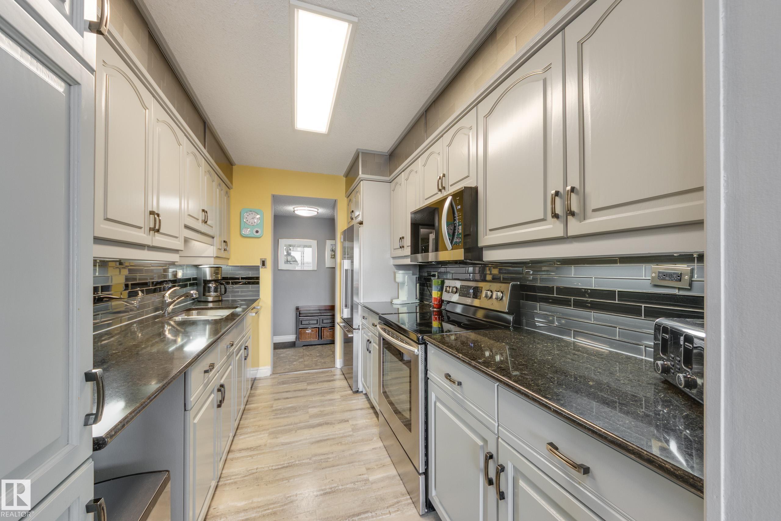 Photo 9 at 1406 - 12303 Jasper Avenue NW, Wîhkwêntôwin, Edmonton