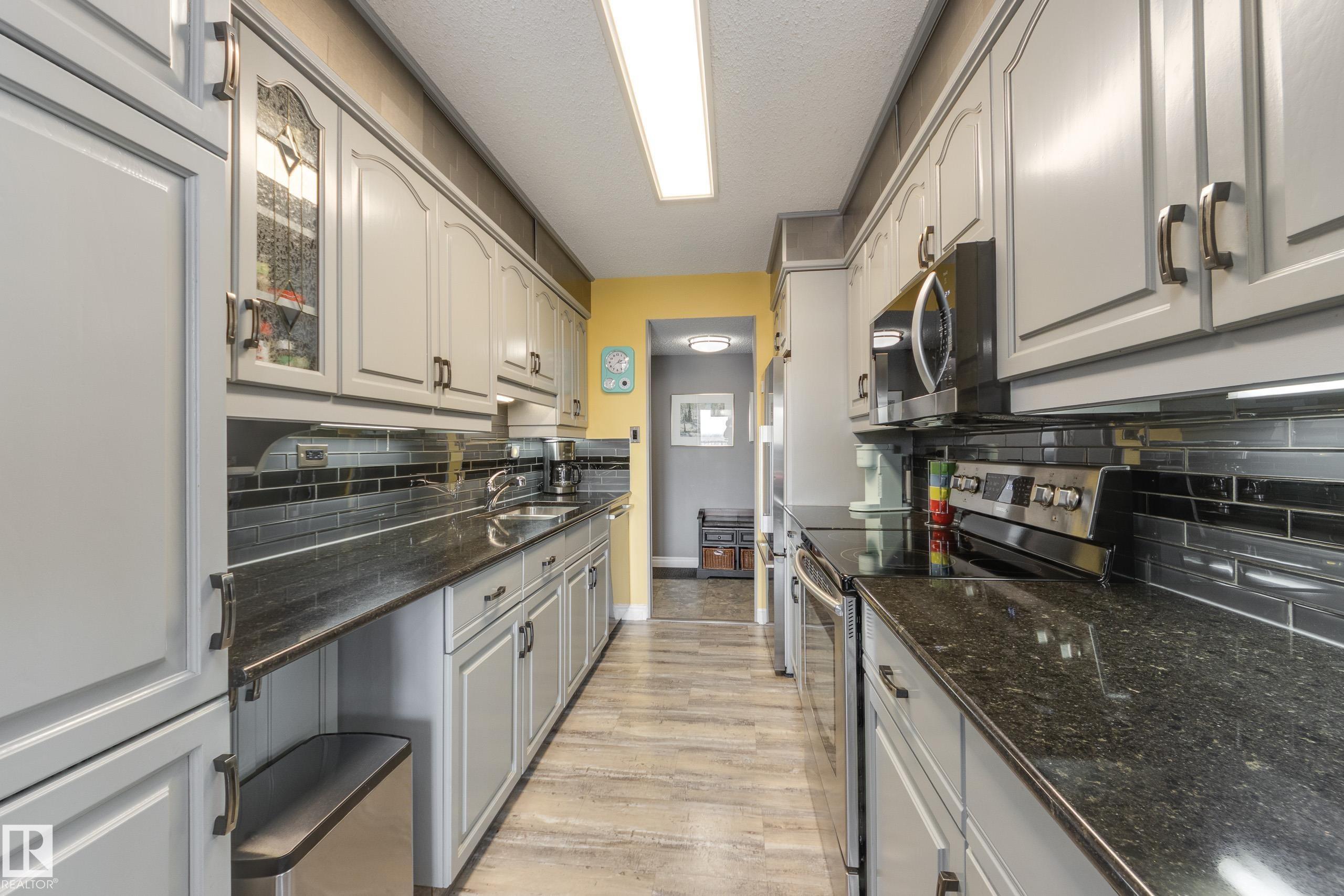 Photo 10 at 1406 - 12303 Jasper Avenue NW, Wîhkwêntôwin, Edmonton