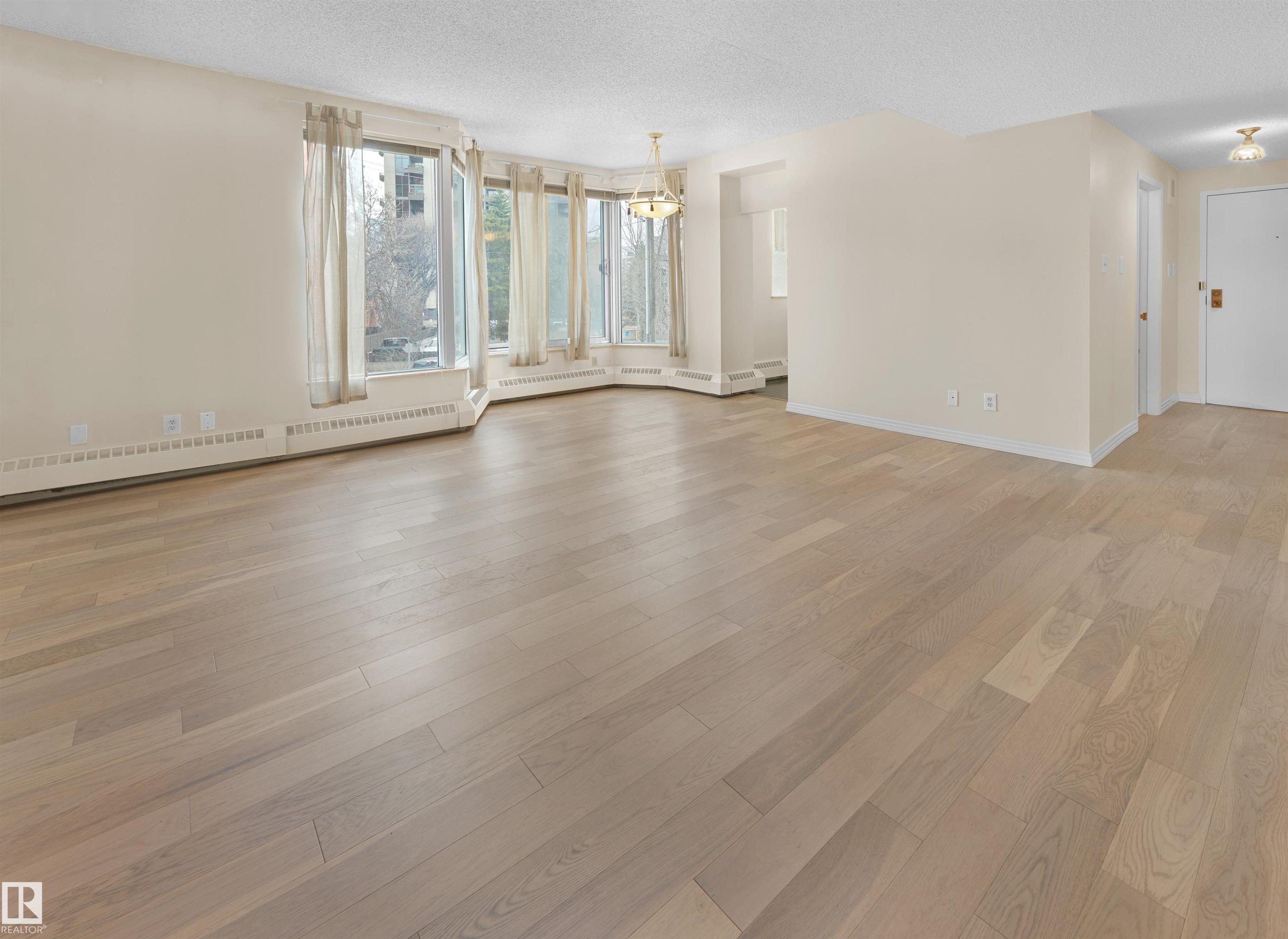 Photo 11 at 201 - 11826 100 Avenue NW, Wîhkwêntôwin, Edmonton