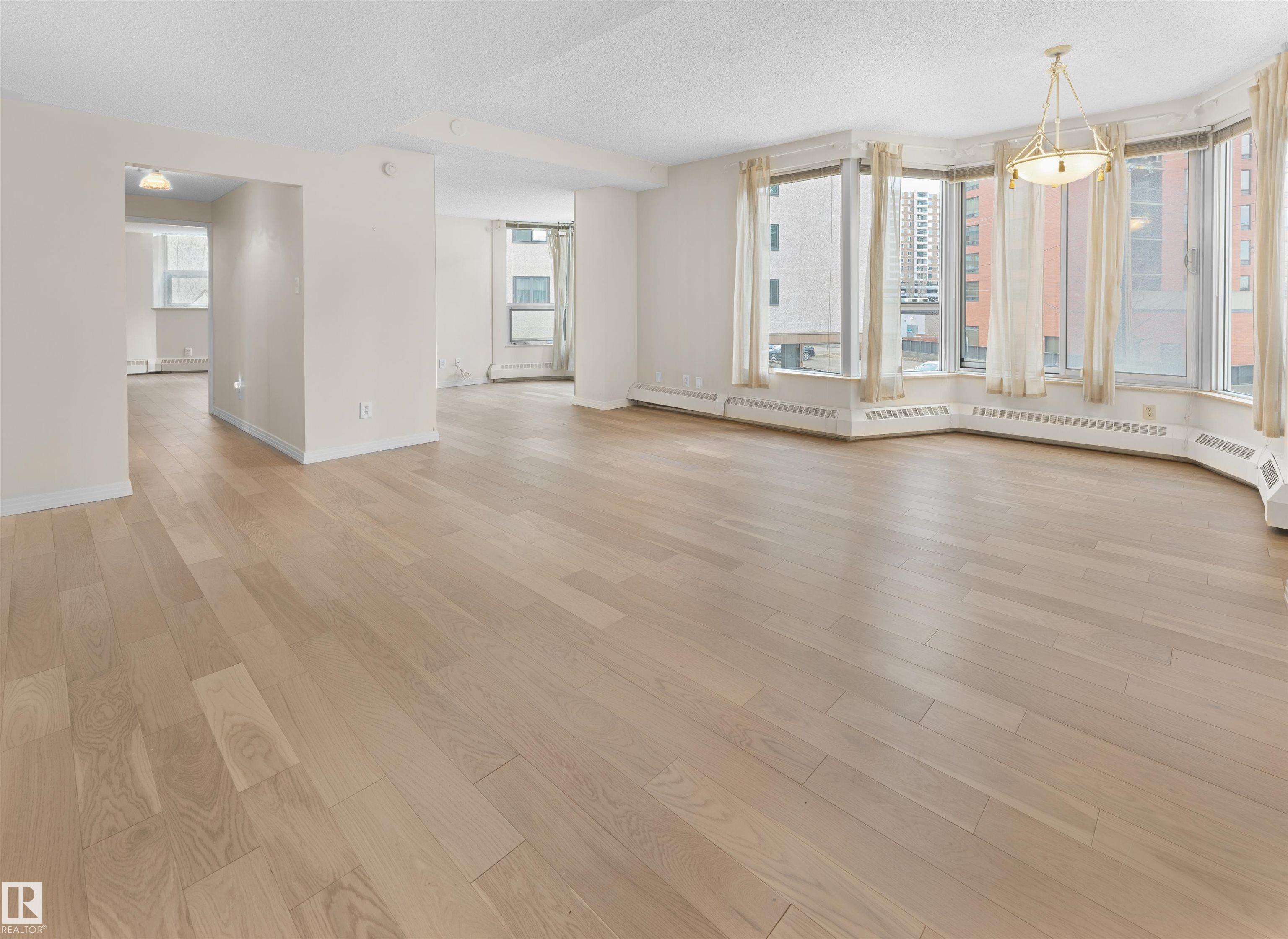 Photo 12 at 201 - 11826 100 Avenue NW, Wîhkwêntôwin, Edmonton