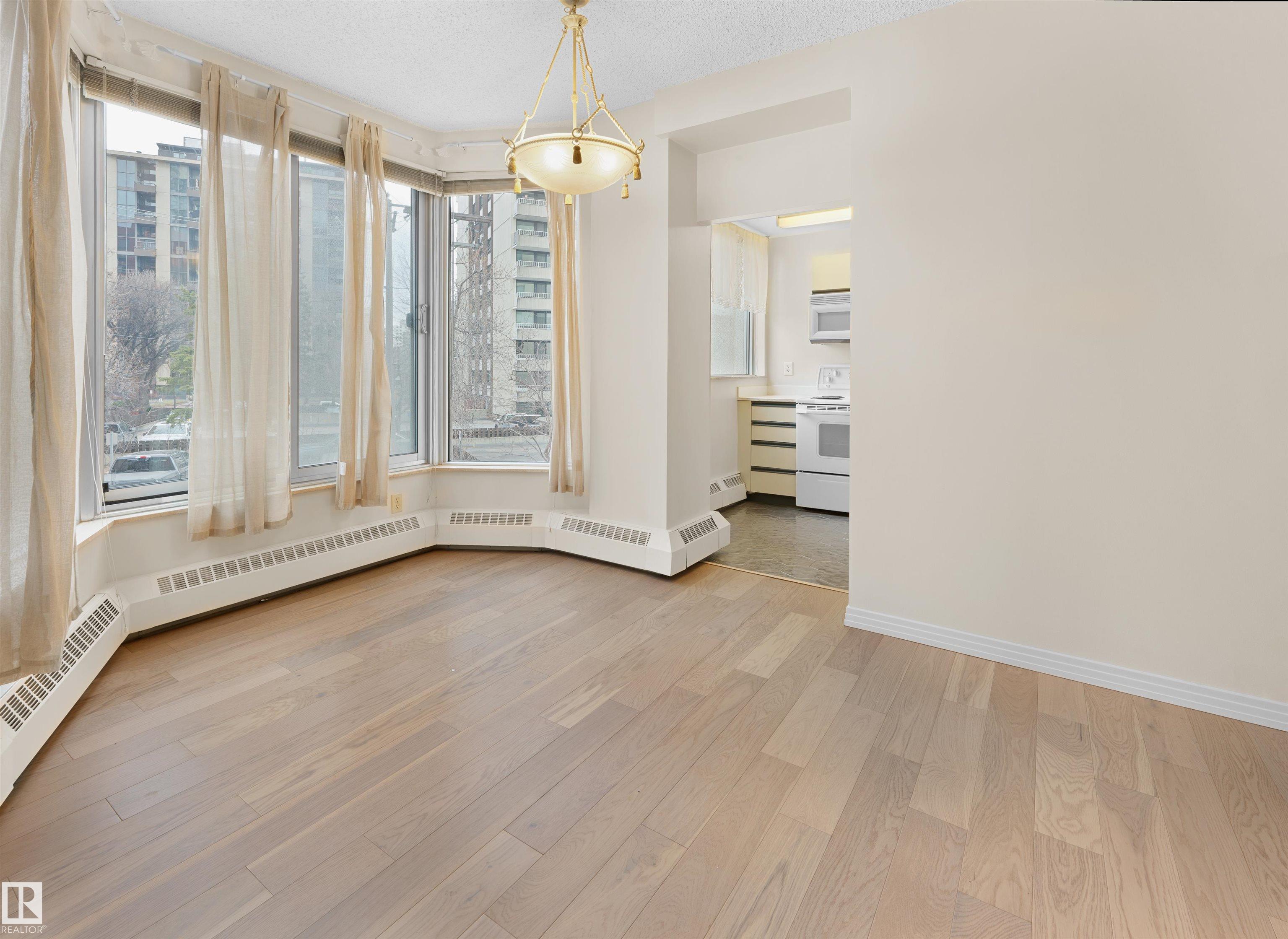 Photo 14 at 201 - 11826 100 Avenue NW, Wîhkwêntôwin, Edmonton