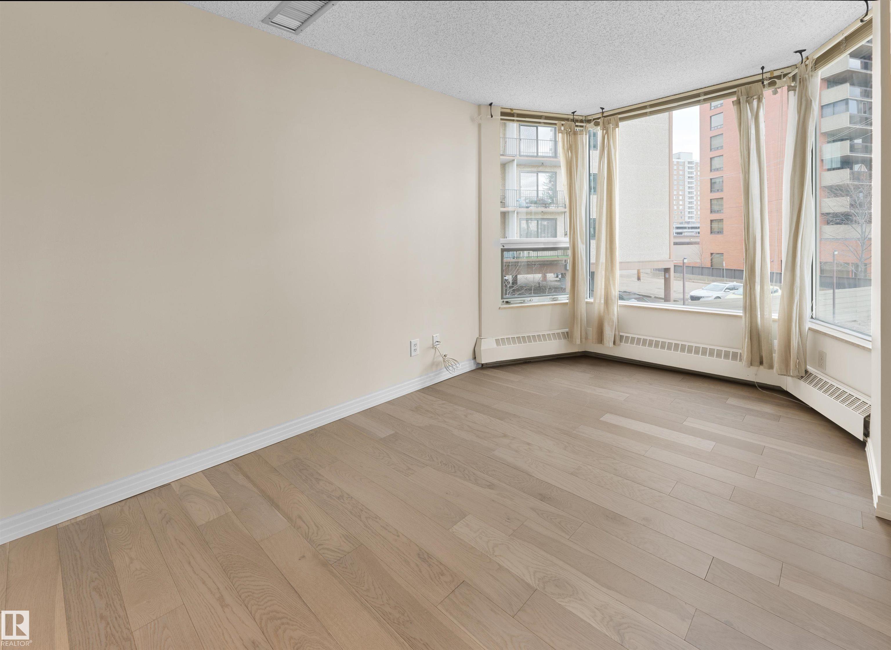 Photo 16 at 201 - 11826 100 Avenue NW, Wîhkwêntôwin, Edmonton