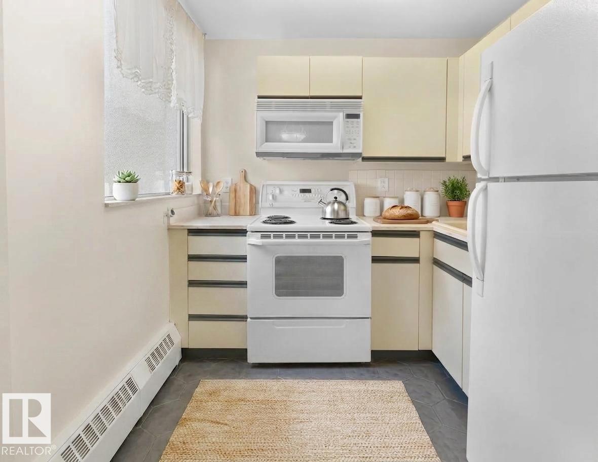 Photo 17 at 201 - 11826 100 Avenue NW, Wîhkwêntôwin, Edmonton