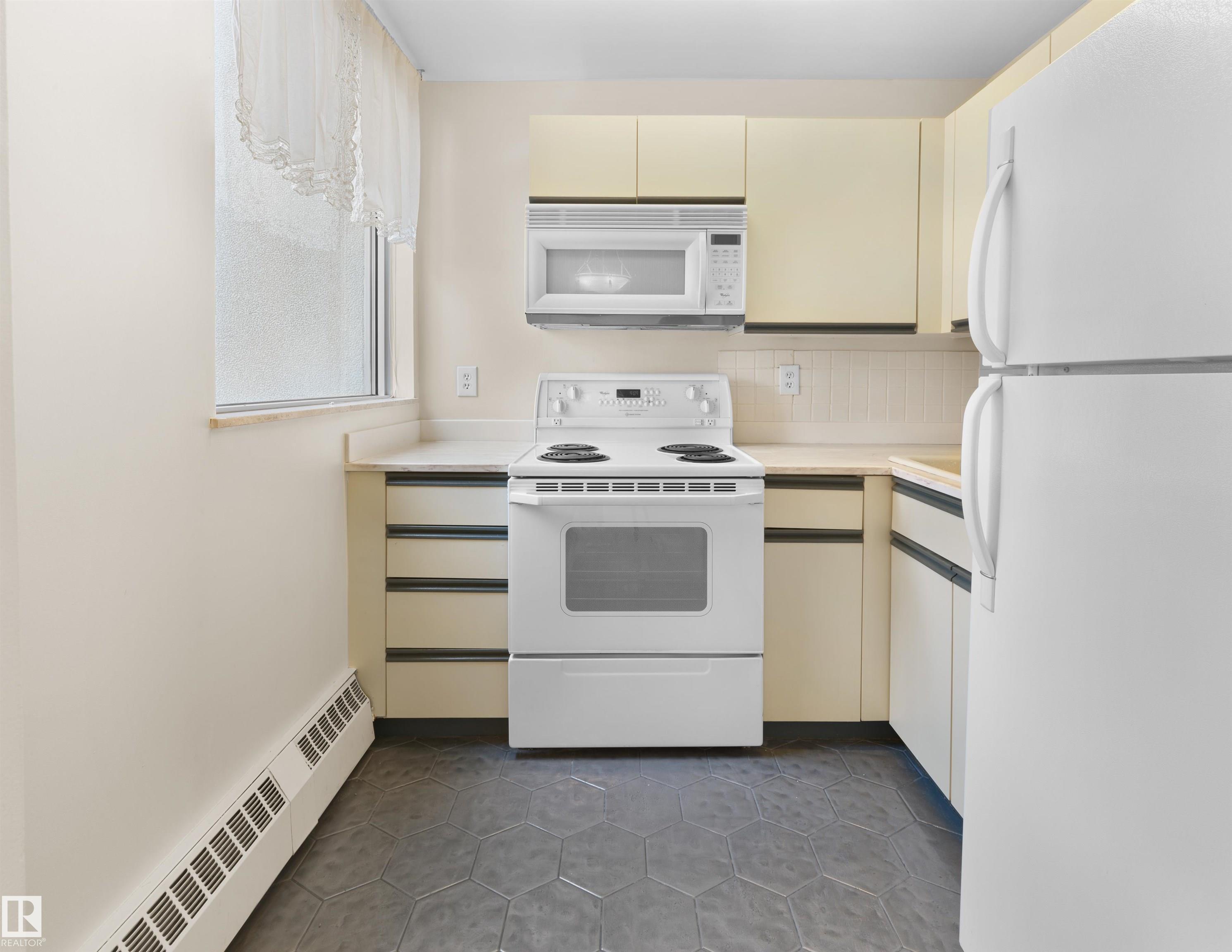 Photo 18 at 201 - 11826 100 Avenue NW, Wîhkwêntôwin, Edmonton