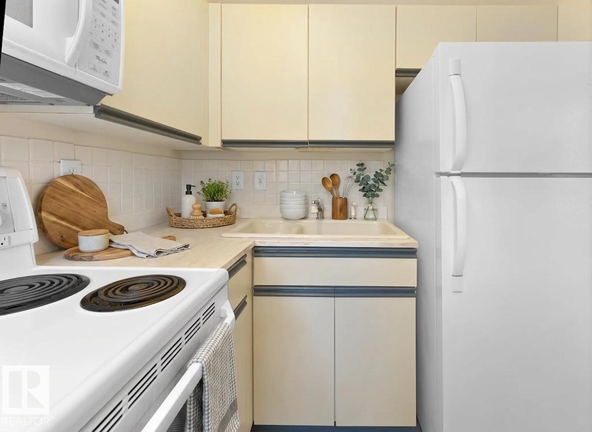 Photo 19 at 201 - 11826 100 Avenue NW, Wîhkwêntôwin, Edmonton