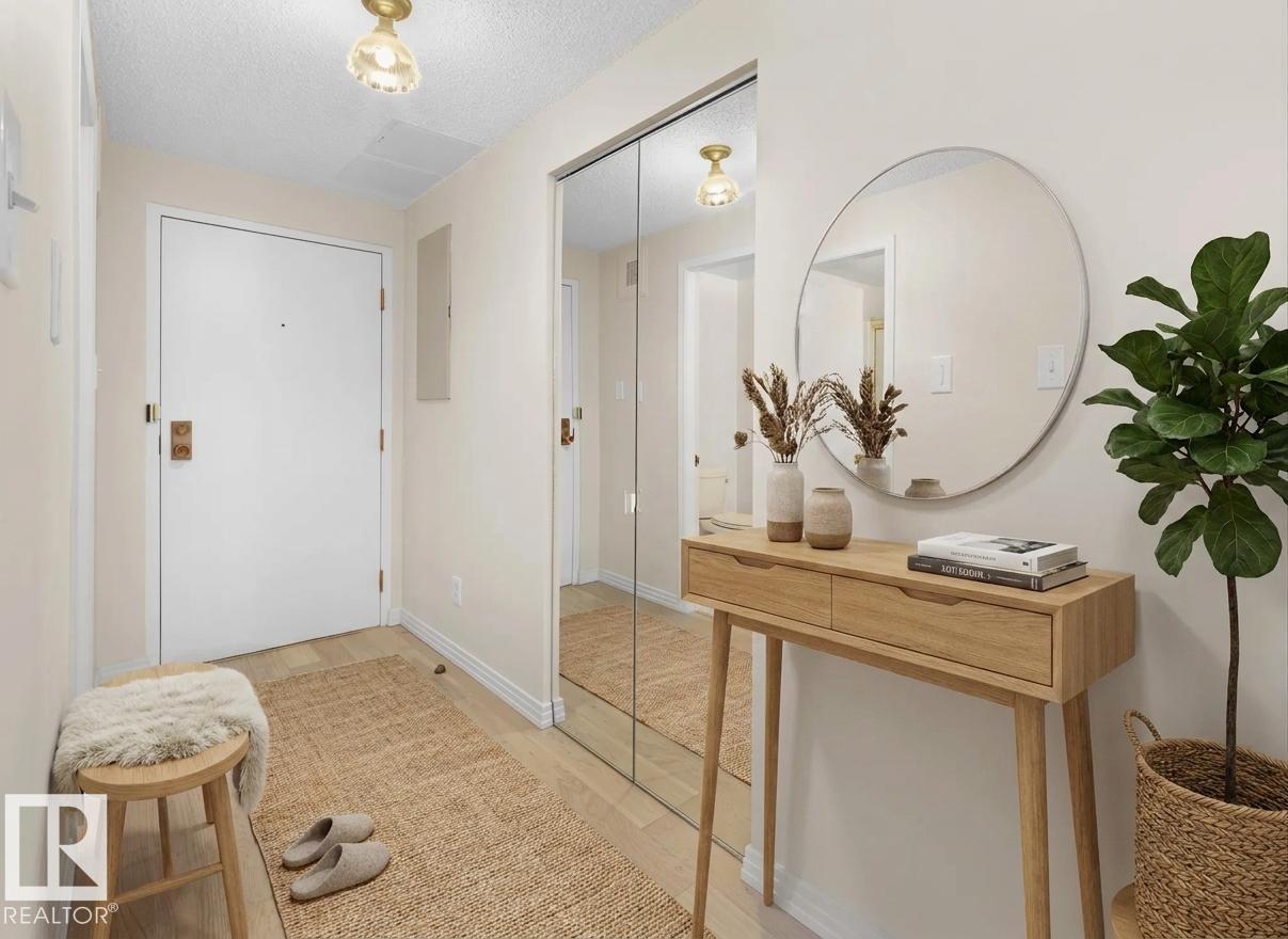 201 - 11826 100 Avenue NW, Wîhkwêntôwin, Edmonton