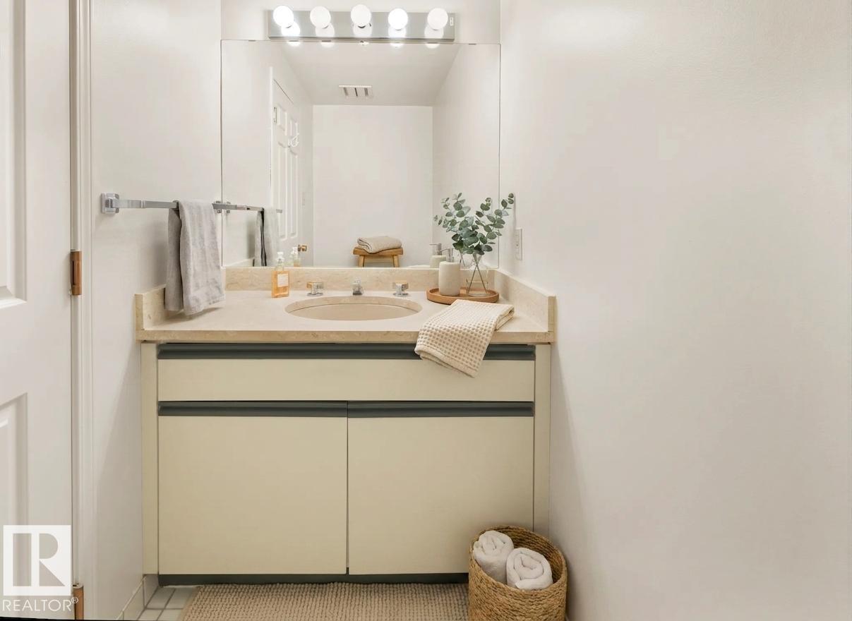 Photo 6 at 201 - 11826 100 Avenue NW, Wîhkwêntôwin, Edmonton