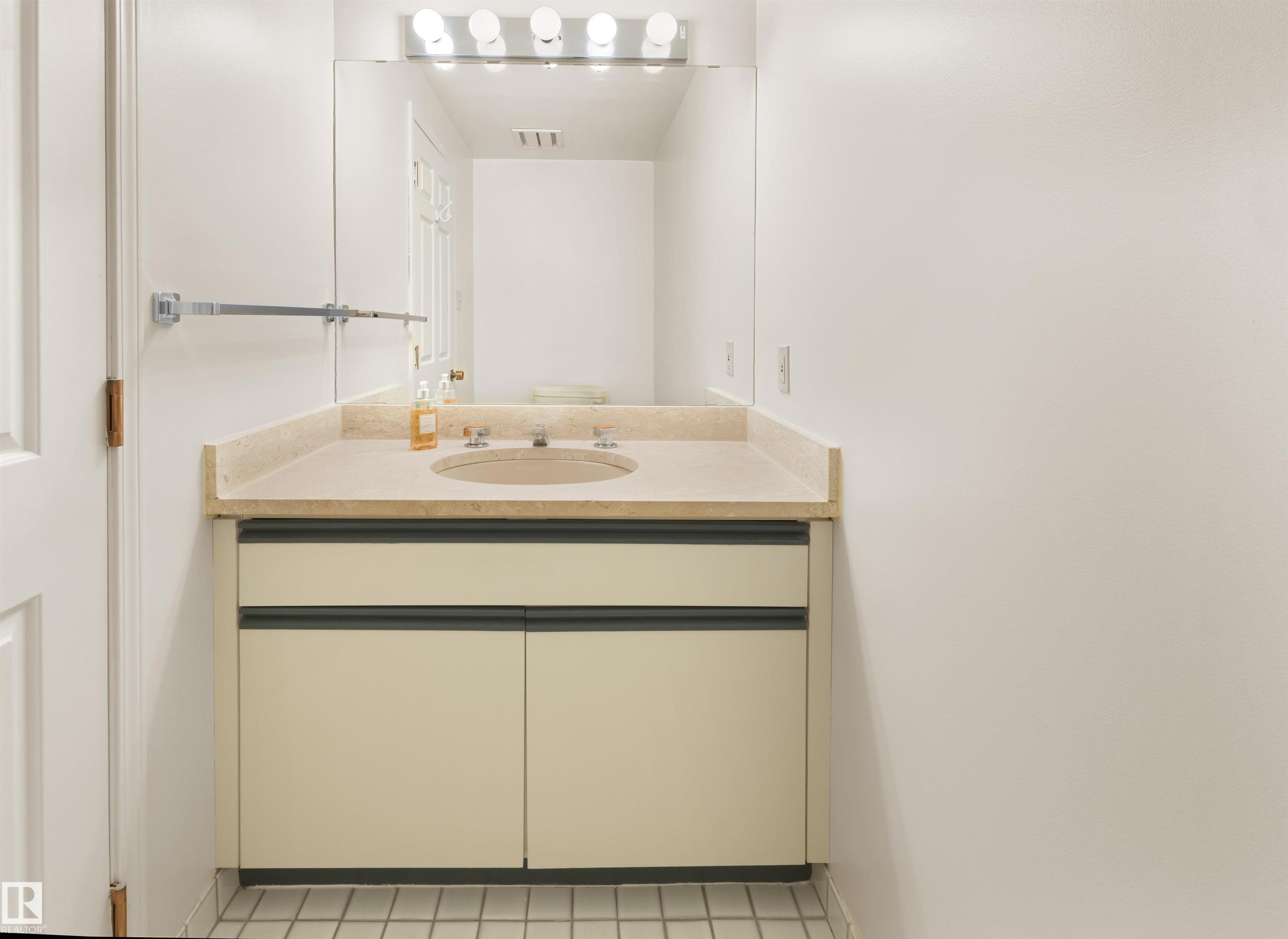 Photo 7 at 201 - 11826 100 Avenue NW, Wîhkwêntôwin, Edmonton