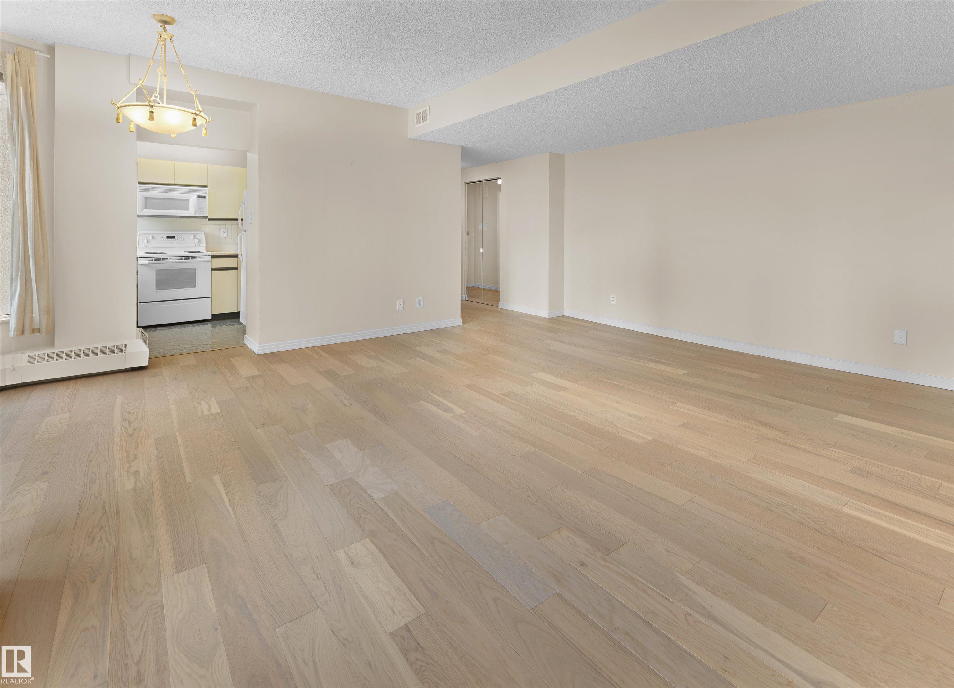 Photo 9 at 201 - 11826 100 Avenue NW, Wîhkwêntôwin, Edmonton