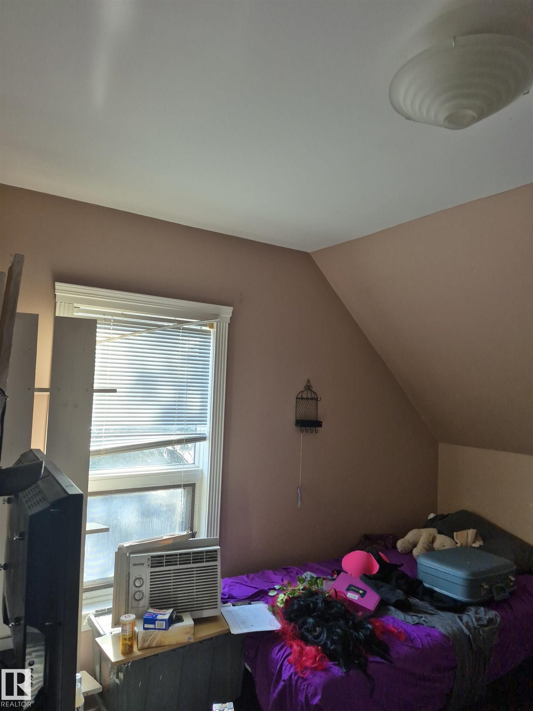 Photo 27 at 11301 87 Street NW, Parkdale, Edmonton