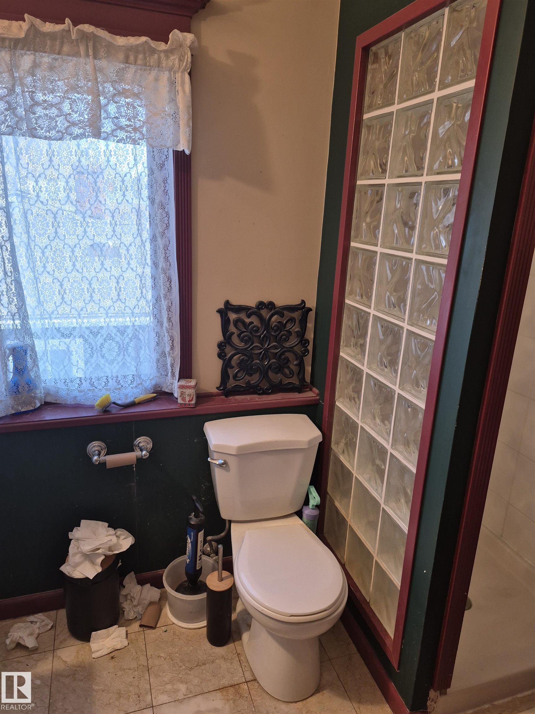 Photo 29 at 11301 87 Street NW, Parkdale, Edmonton