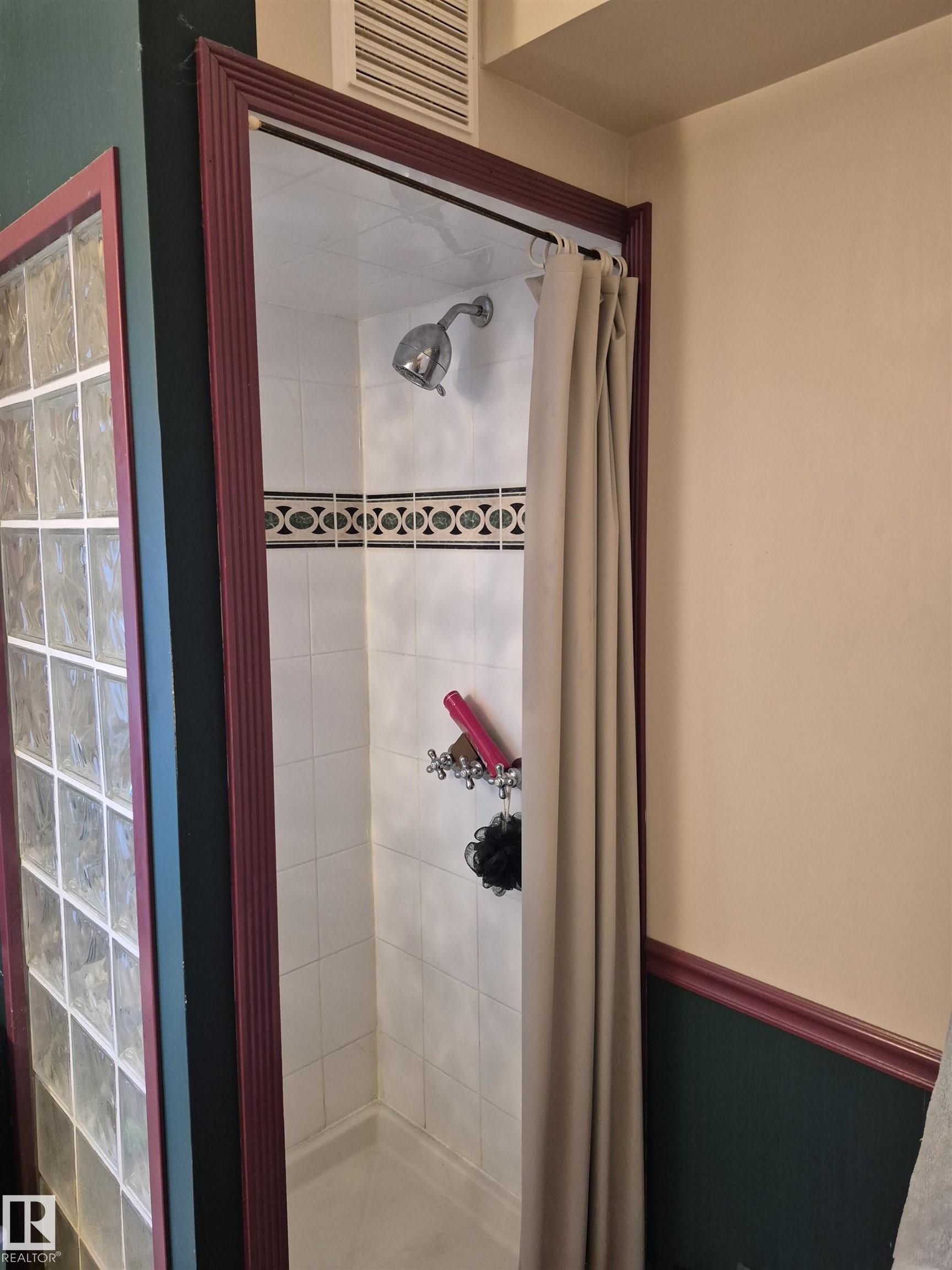 Photo 30 at 11301 87 Street NW, Parkdale, Edmonton