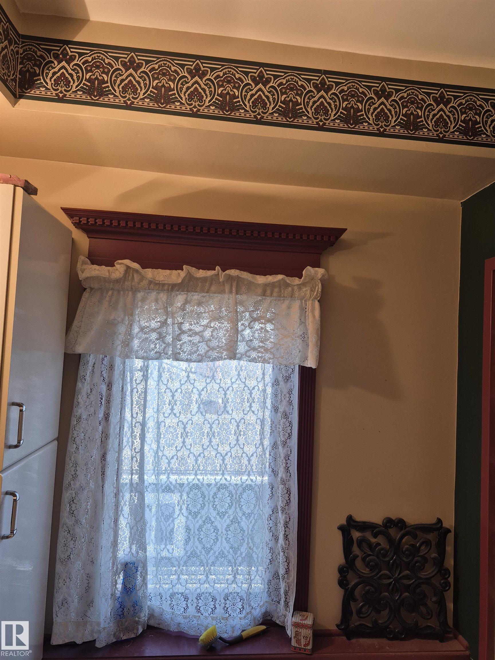 Photo 32 at 11301 87 Street NW, Parkdale, Edmonton