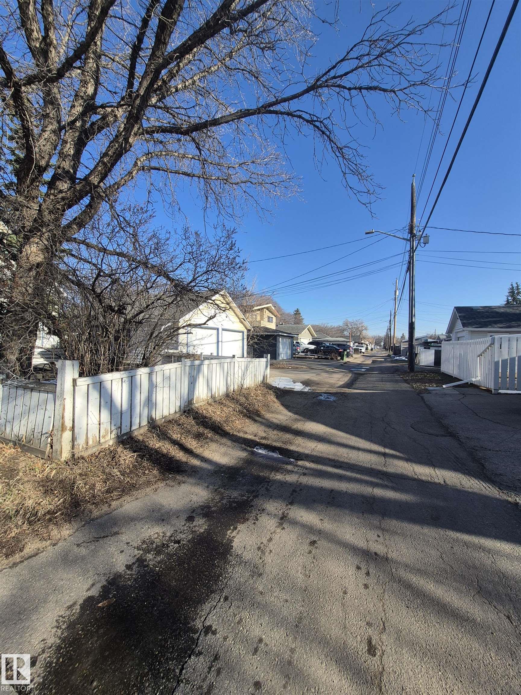 Photo 8 at 11301 87 Street NW, Parkdale, Edmonton