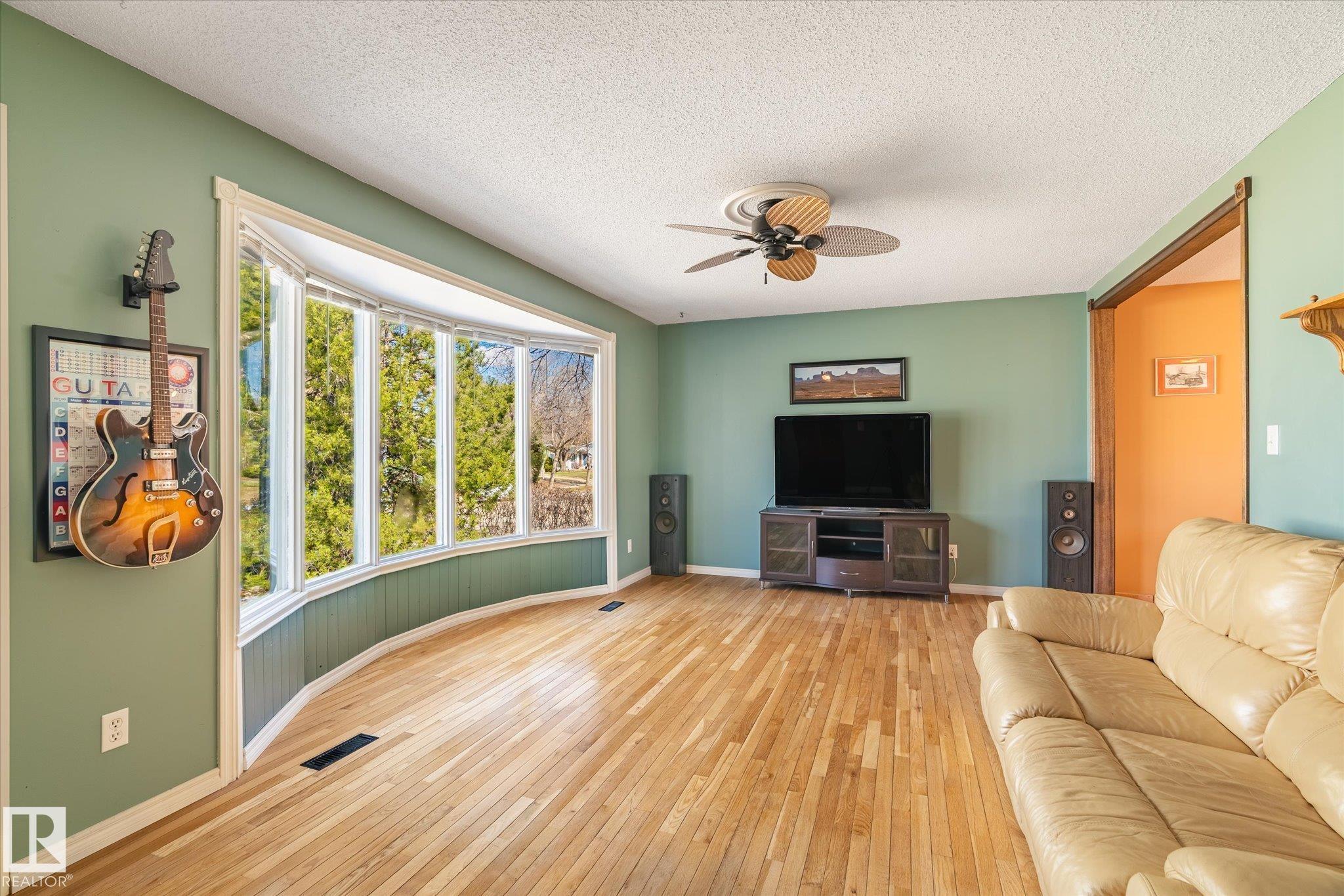 Photo 6 at 30 Farmstead Avenue, Forest Lawn, St. Albert