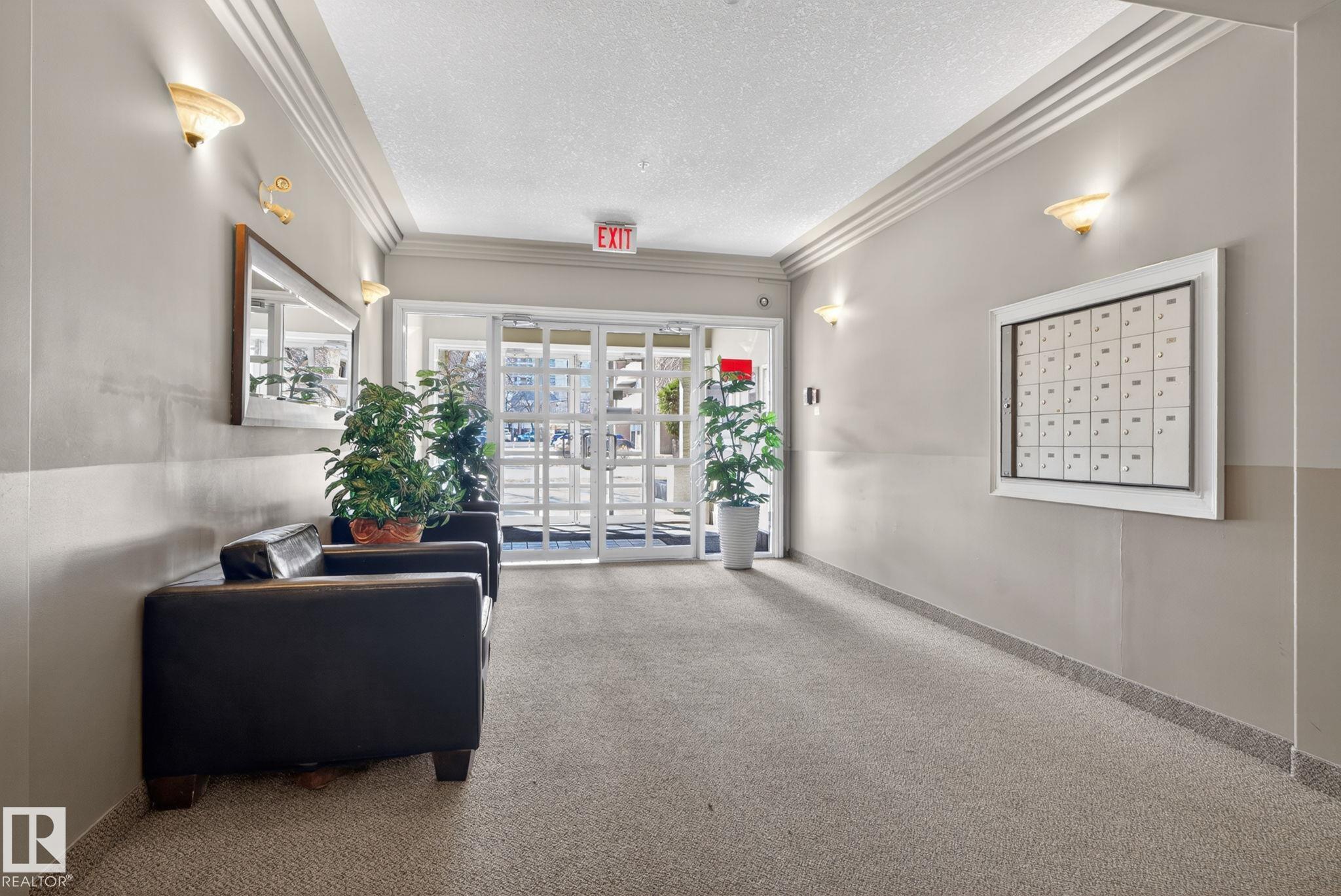 105 - 10033 116 Street NW, Wîhkwêntôwin, Edmonton