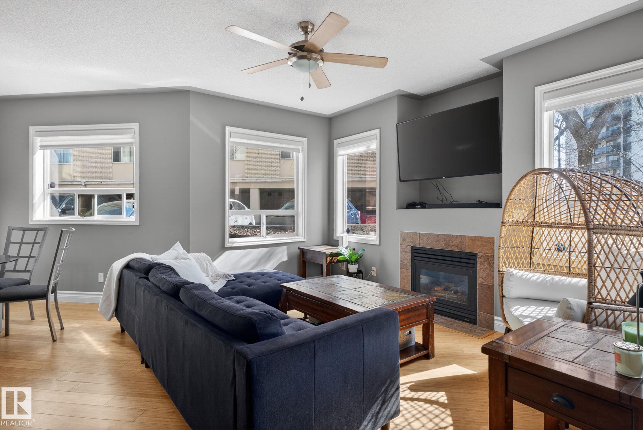 Photo 13 at 105 - 10033 116 Street NW, Wîhkwêntôwin, Edmonton