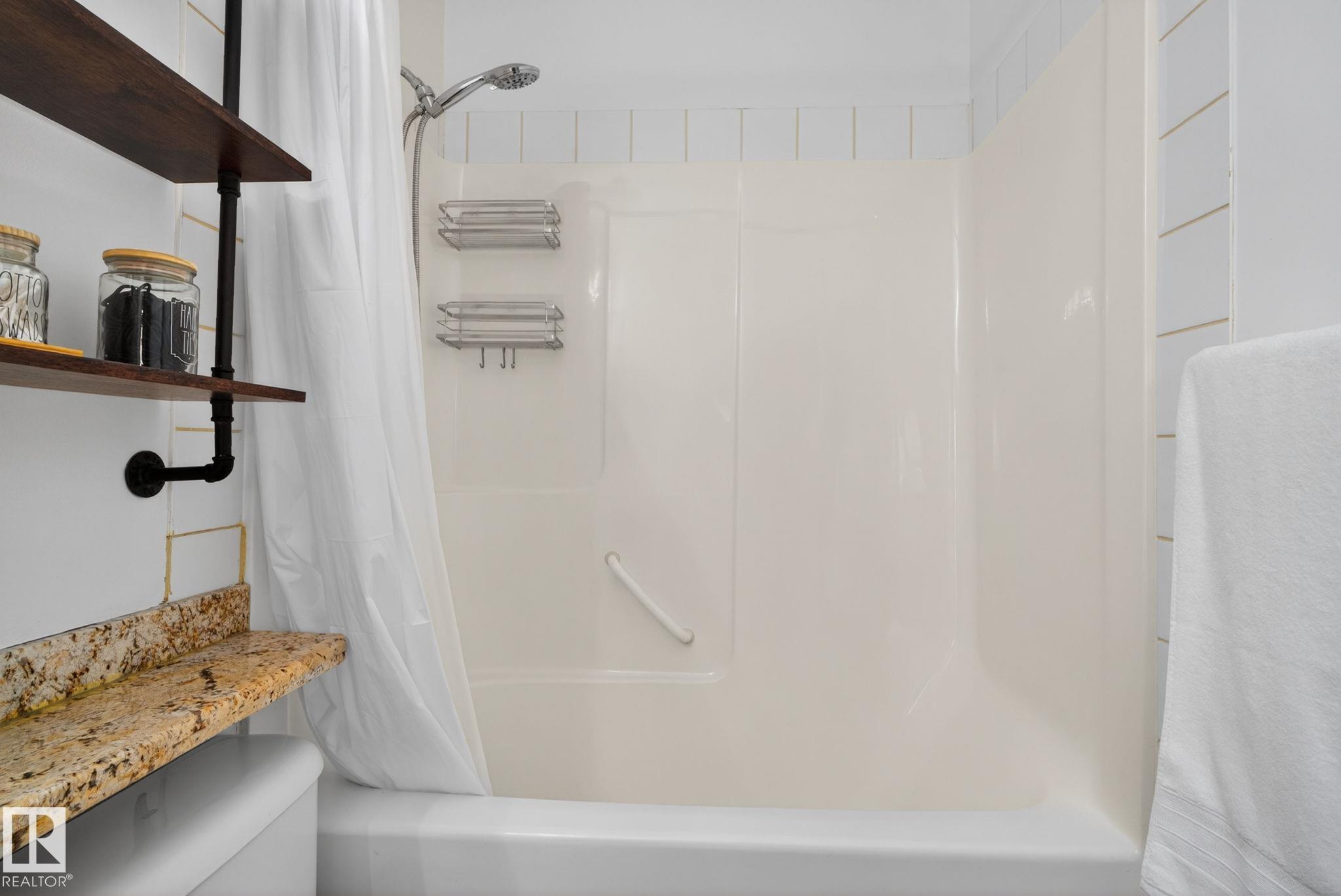 Photo 22 at 105 - 10033 116 Street NW, Wîhkwêntôwin, Edmonton