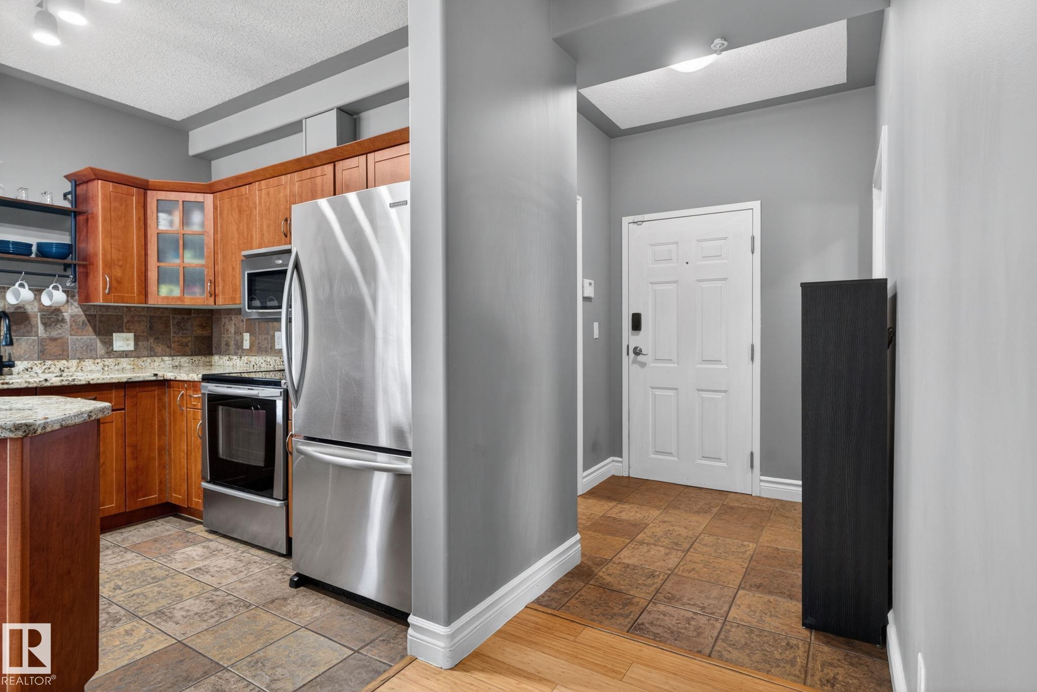 105 - 10033 116 Street NW, Wîhkwêntôwin, Edmonton