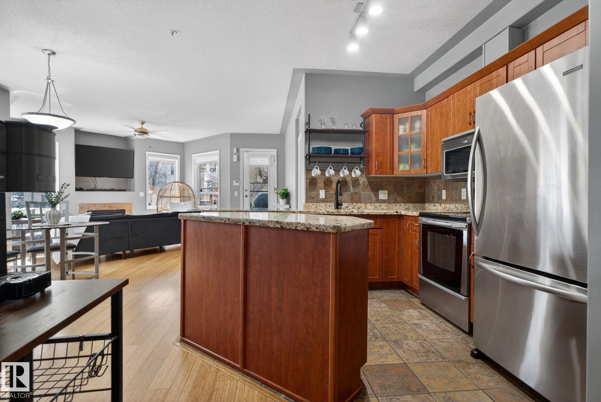 Photo 6 at 105 - 10033 116 Street NW, Wîhkwêntôwin, Edmonton