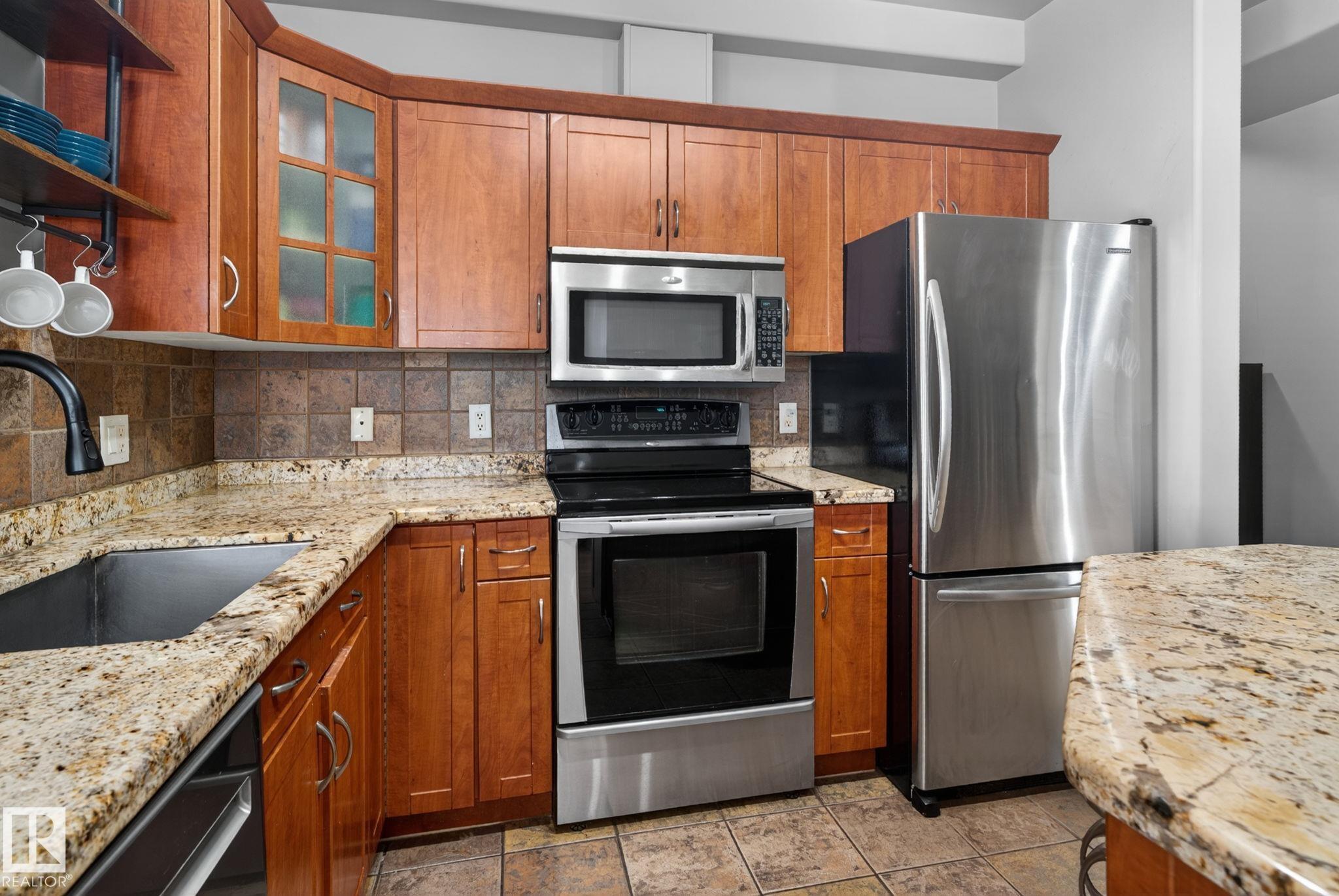 Photo 9 at 105 - 10033 116 Street NW, Wîhkwêntôwin, Edmonton